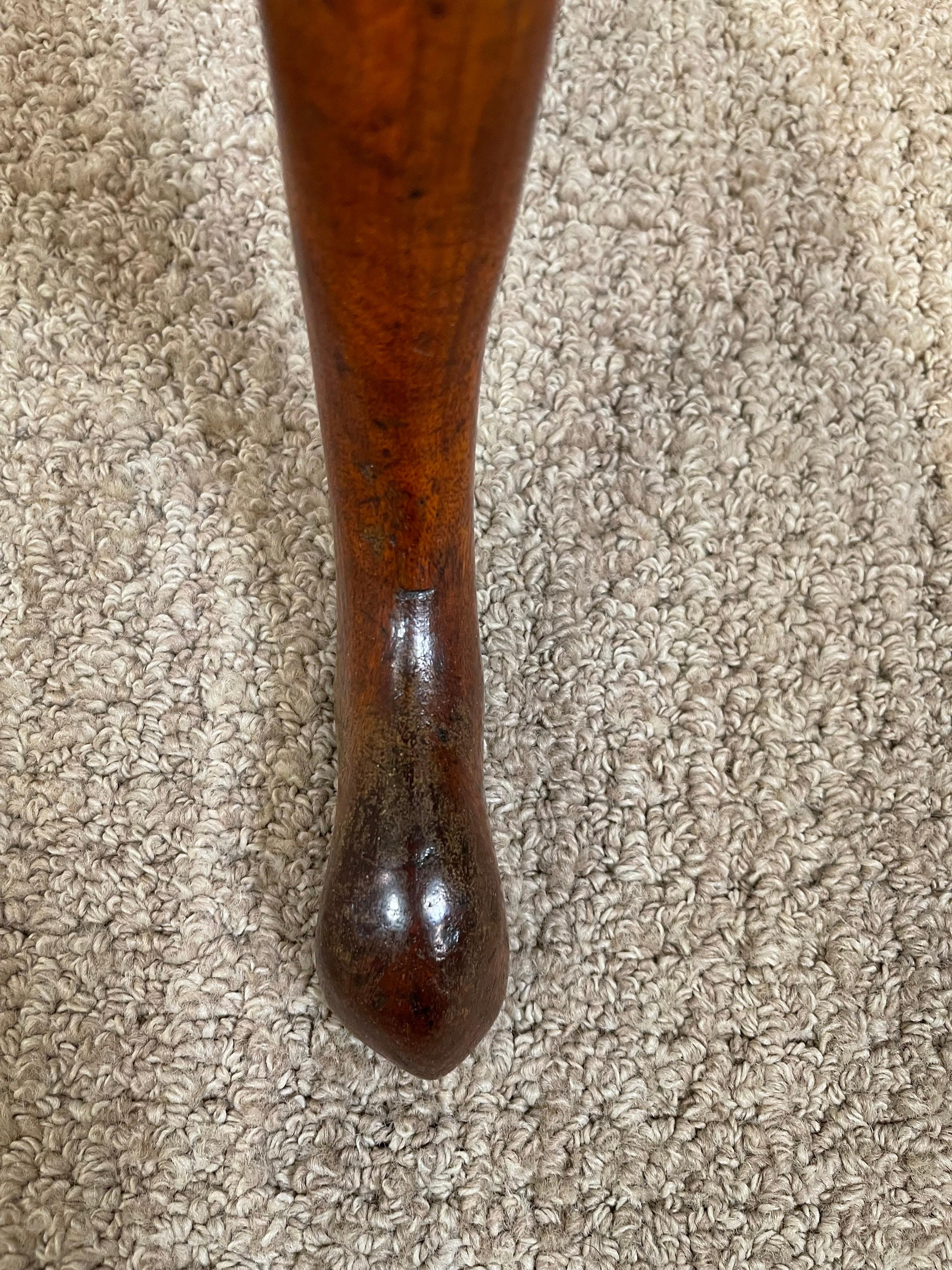 Laiton Table tripode à plateau basculant en acajou de style George III en vente