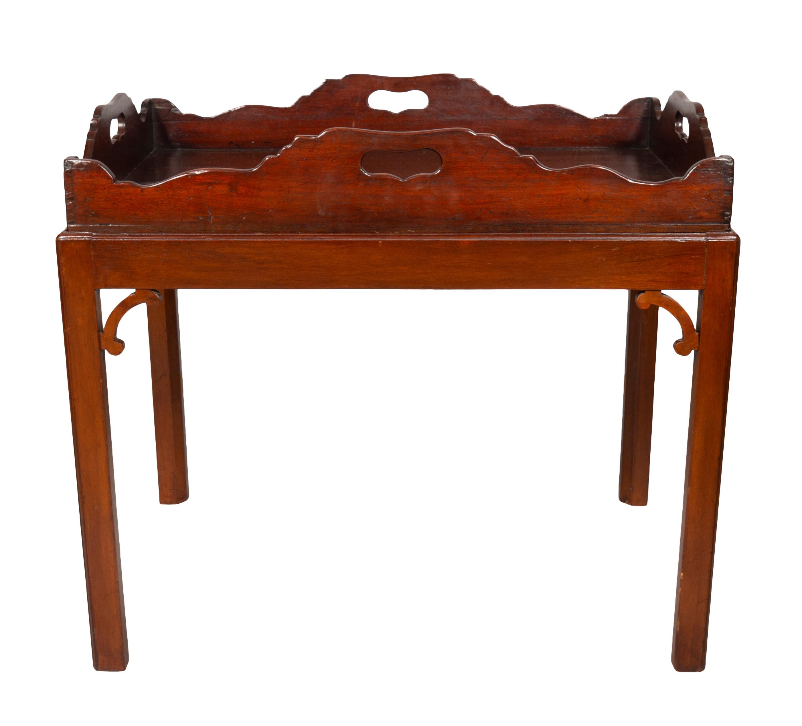 George III Mahogany Tray Table In Good Condition For Sale In Essex, MA