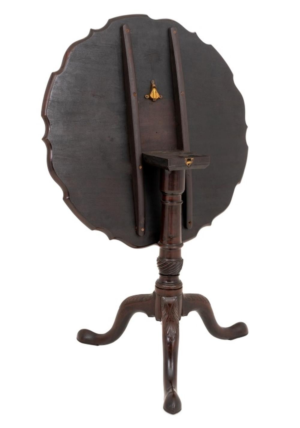 Mahagoni-Dreibein-Tisch aus der George-III-Periode, ca. 1765 (Europäisch)