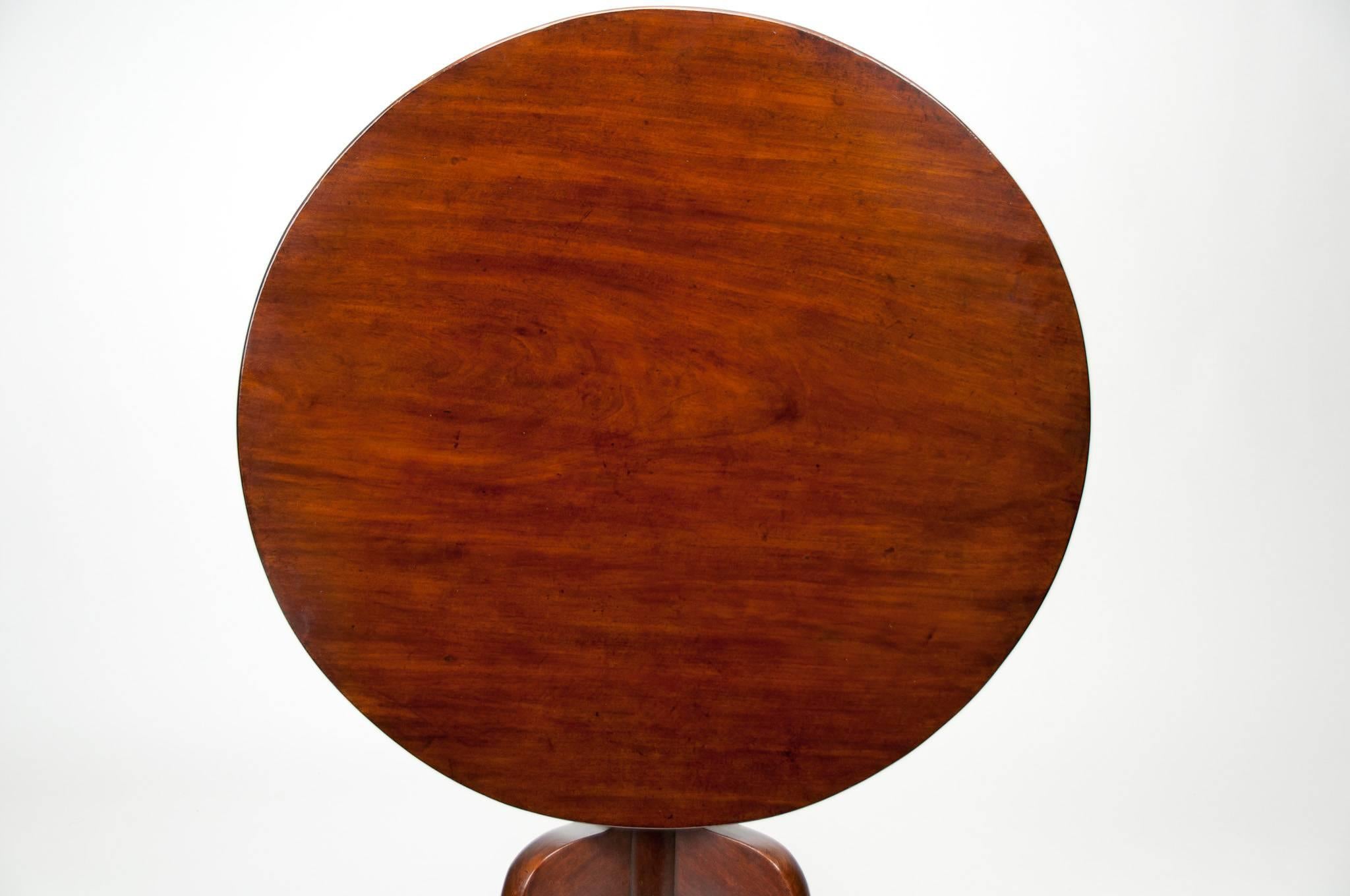 George III Mahogany Tripod Table of Large Proportions 6