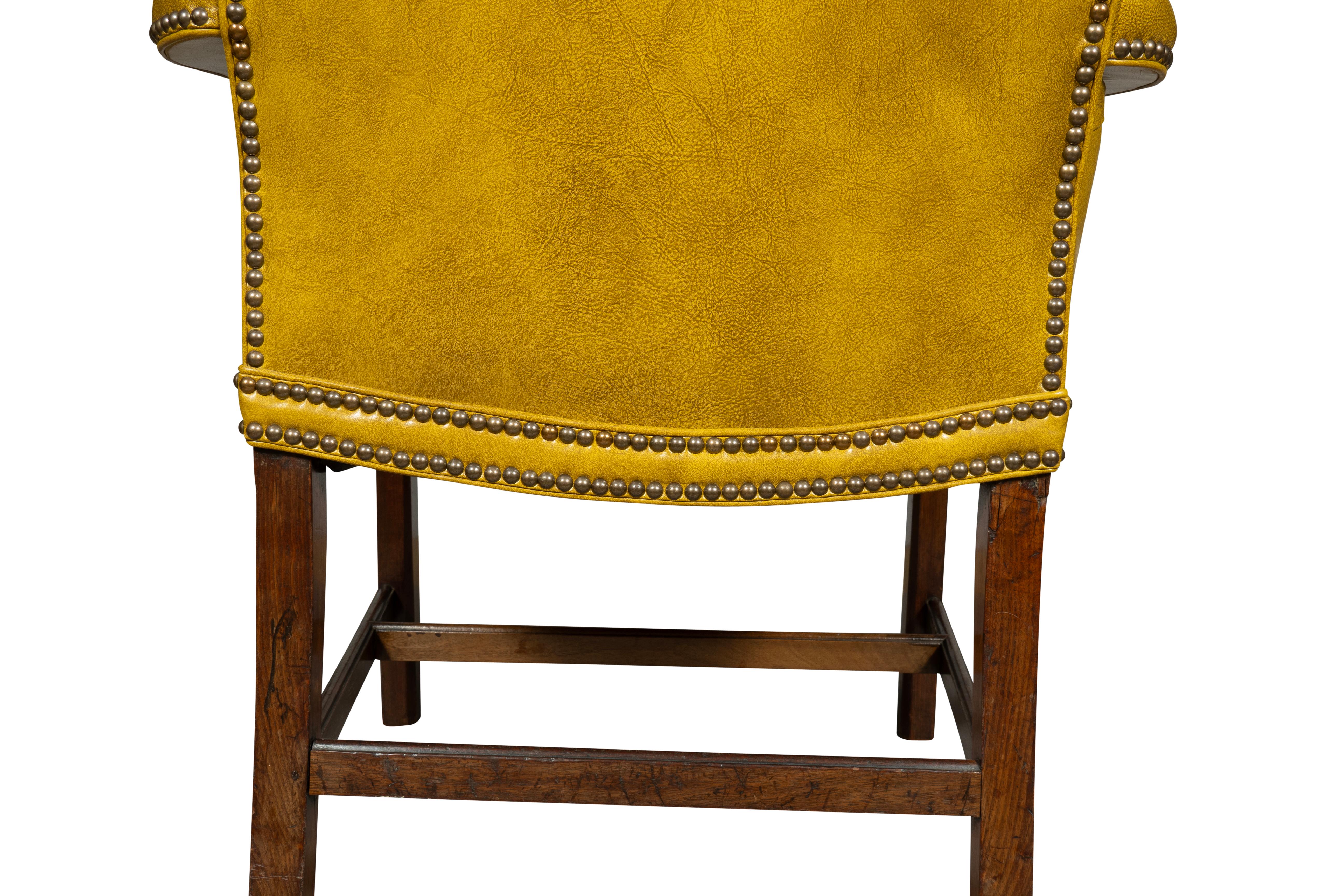 Sillón Jorge III de caoba y cuero acolchado en venta 8