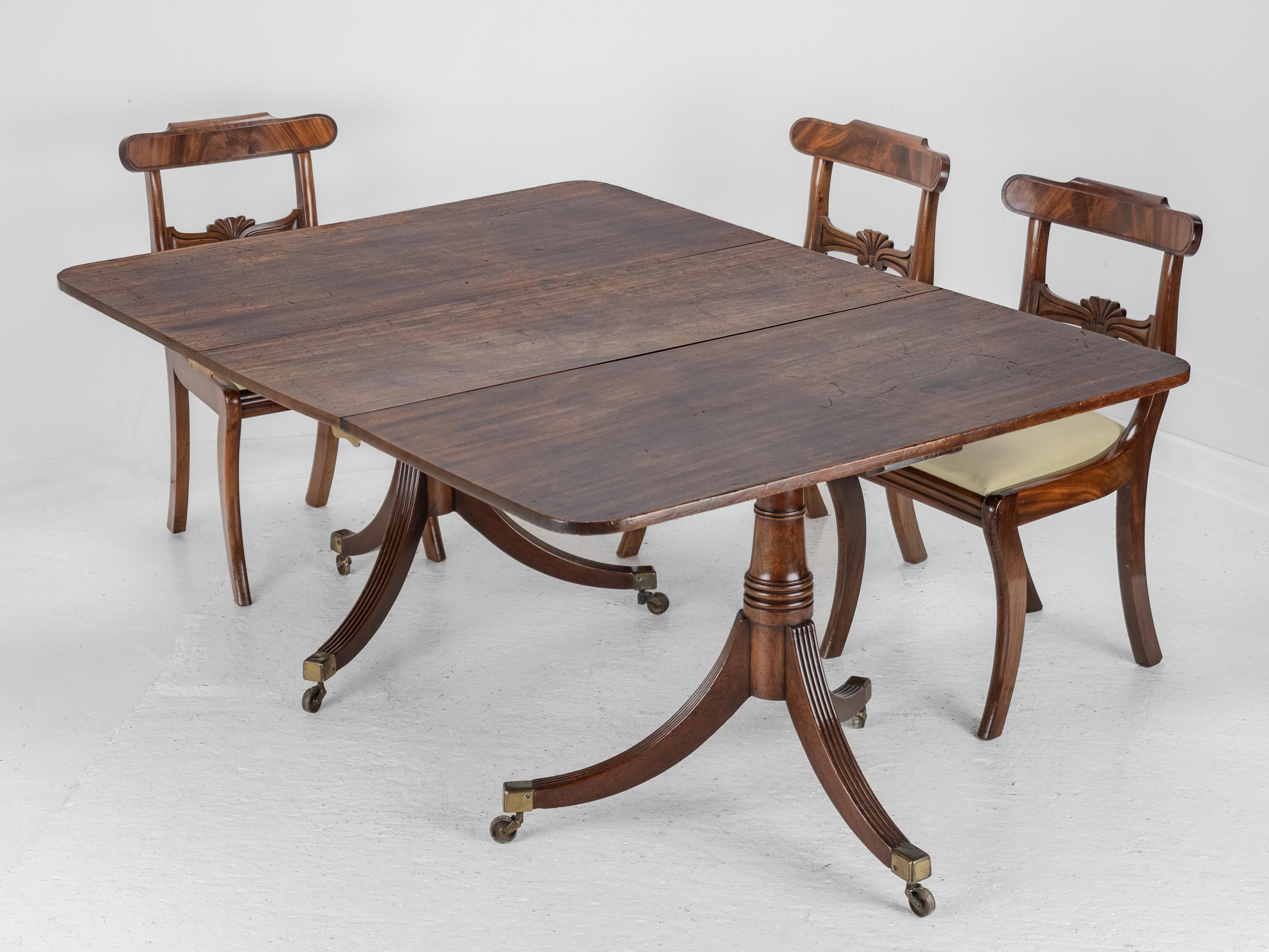 George III Mahogany Twin Pedestal Extending Dining Table

A charming George III style twin pedestal extending dining table, crafted from high-quality Georgian mahogany and dating from the late 18th century. The solid top is constructed from three