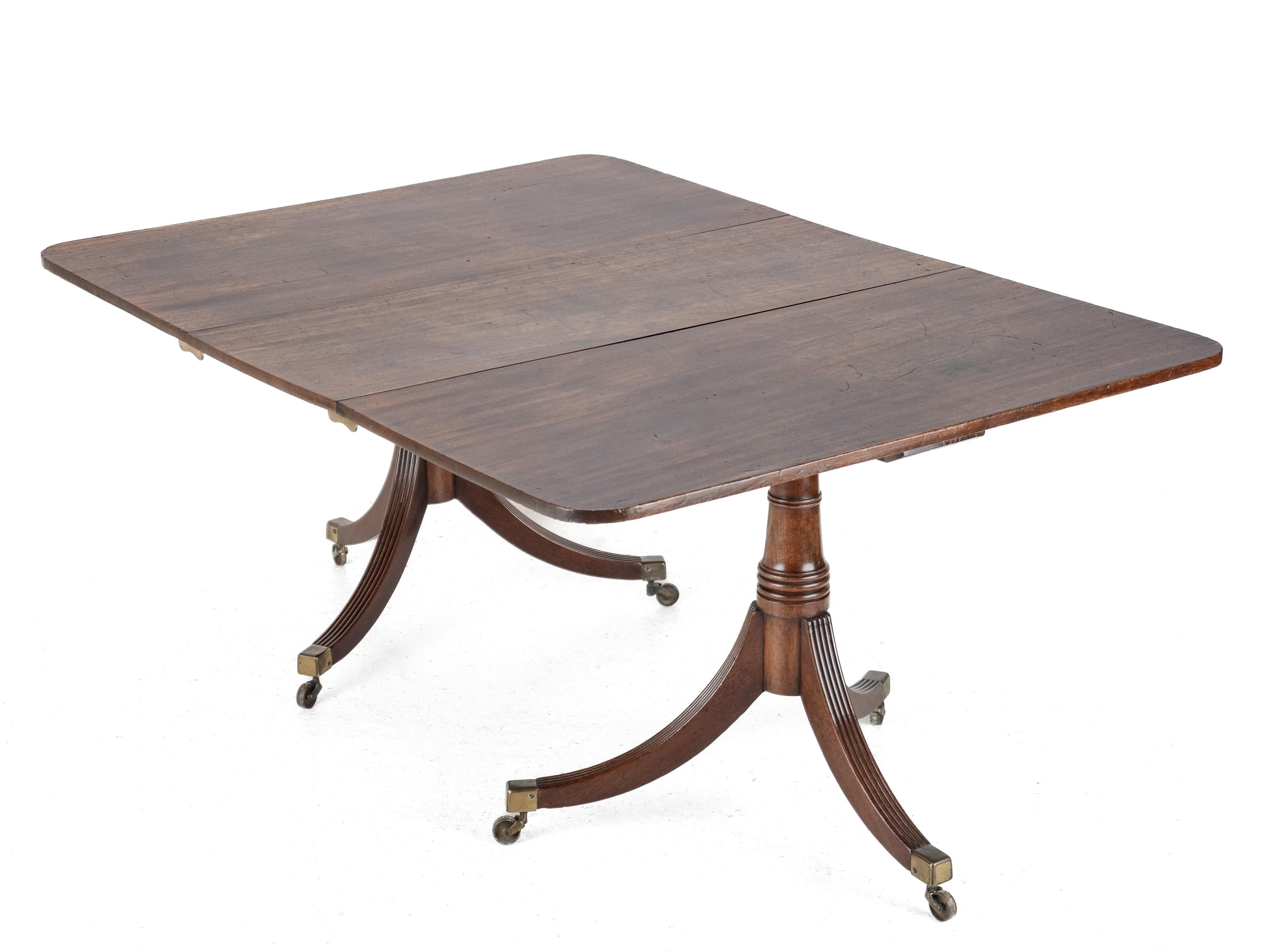 George III Mahogany Twin Pedestal Extending Dining Table

A charming George III style twin pedestal extending dining table, crafted from high-quality Georgian mahogany and dating from the late 18th century. The solid top is constructed from three