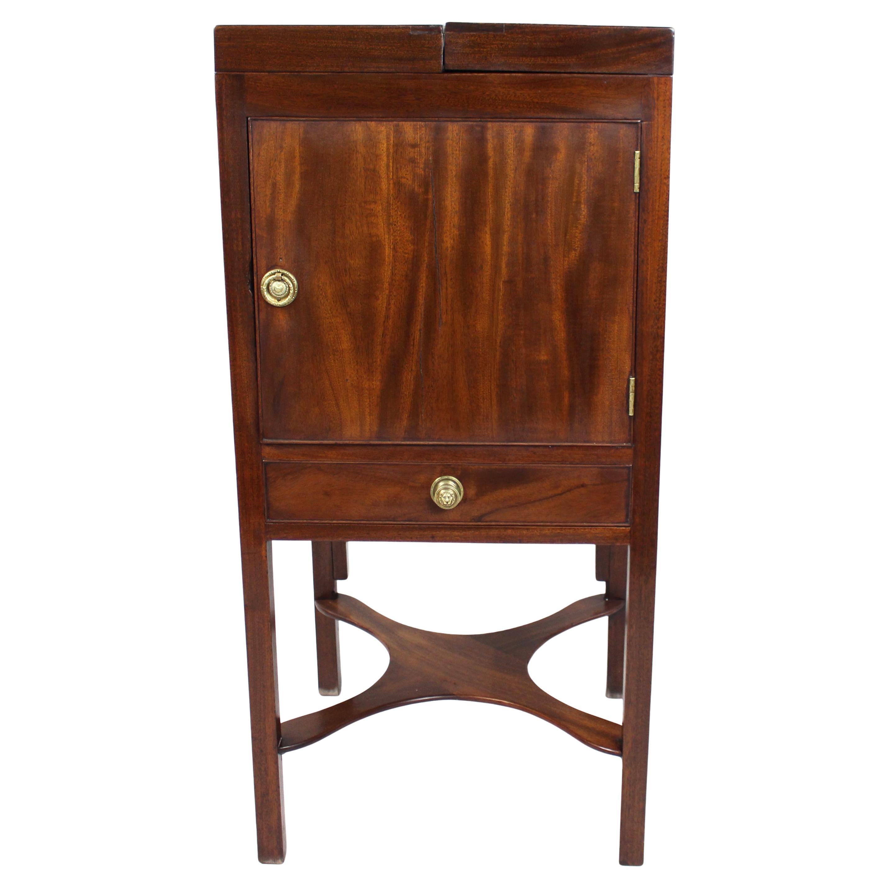 Meuble de toilette George III en acajou en vente