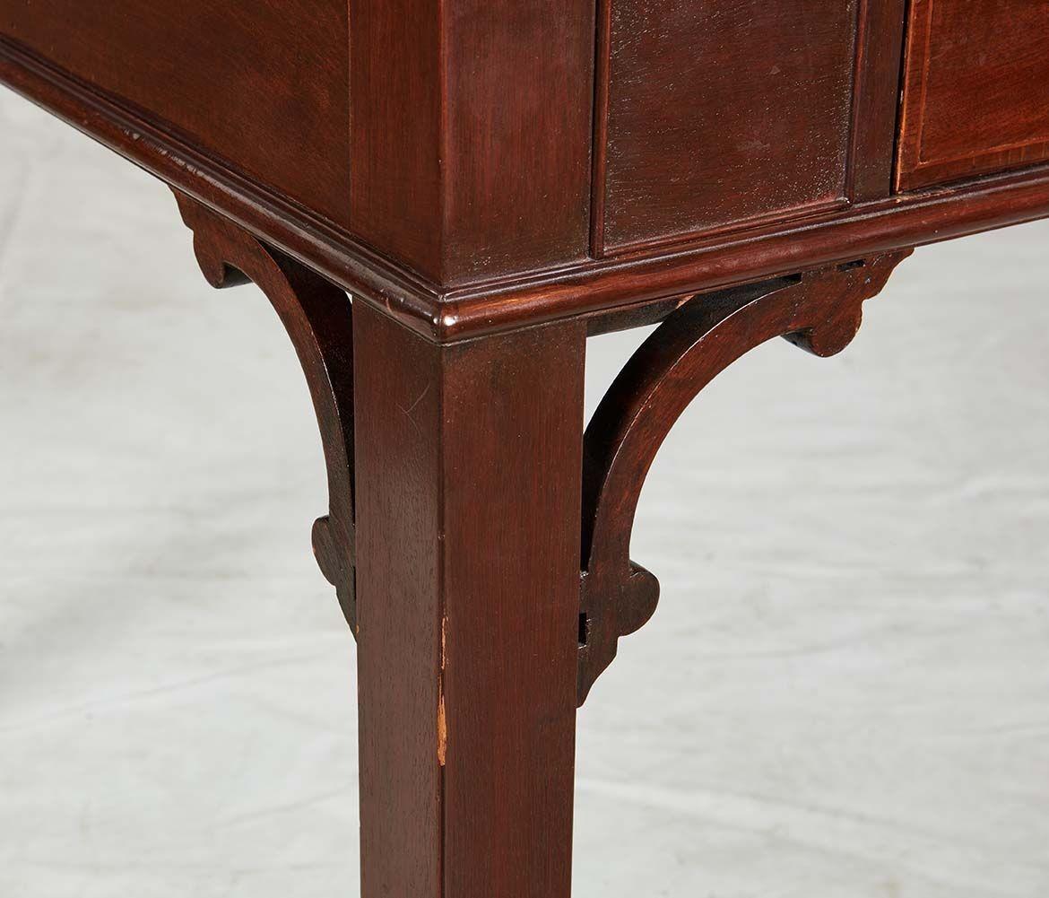 Table à écrire en acajou en vente 6