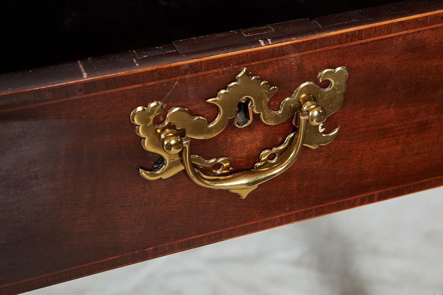 Table à écrire en acajou en vente 8