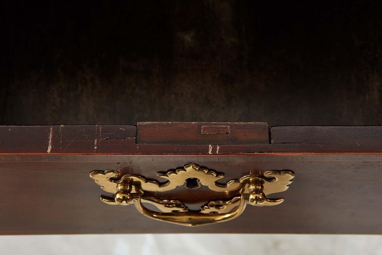 Table à écrire en acajou en vente 9