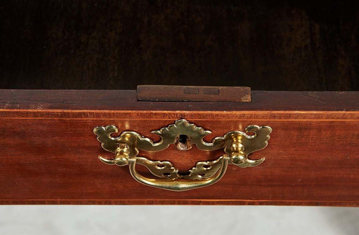 Table à écrire en acajou en vente 13