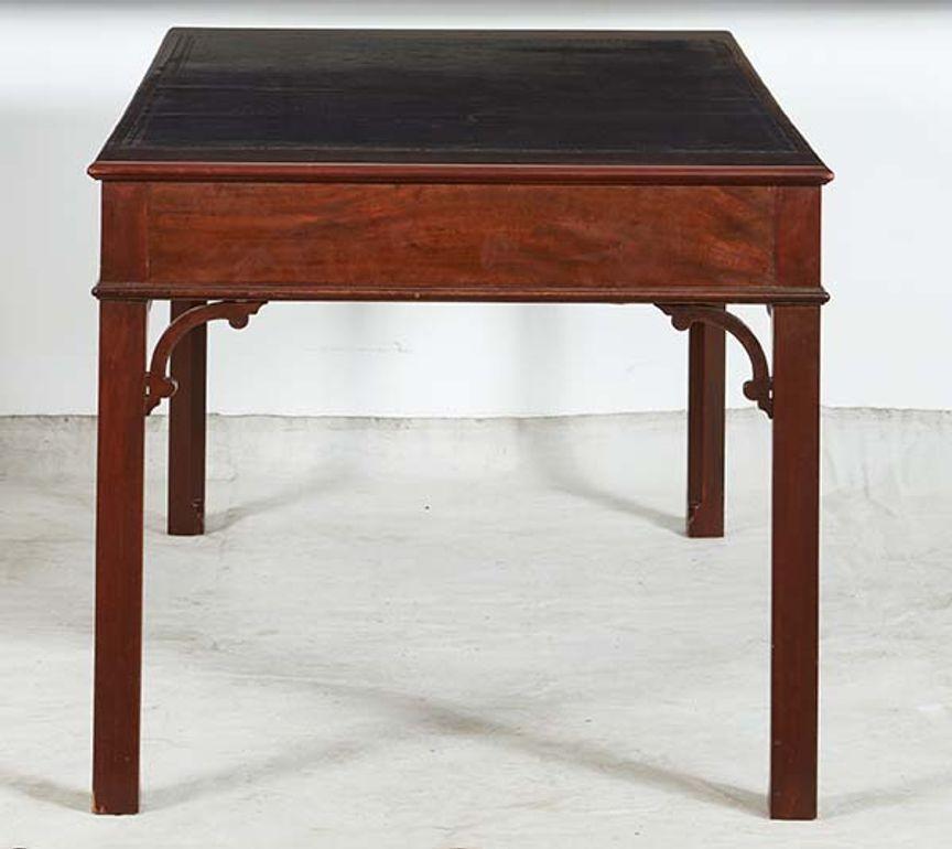 Table à écrire en acajou Bon état - En vente à Greenwich, CT