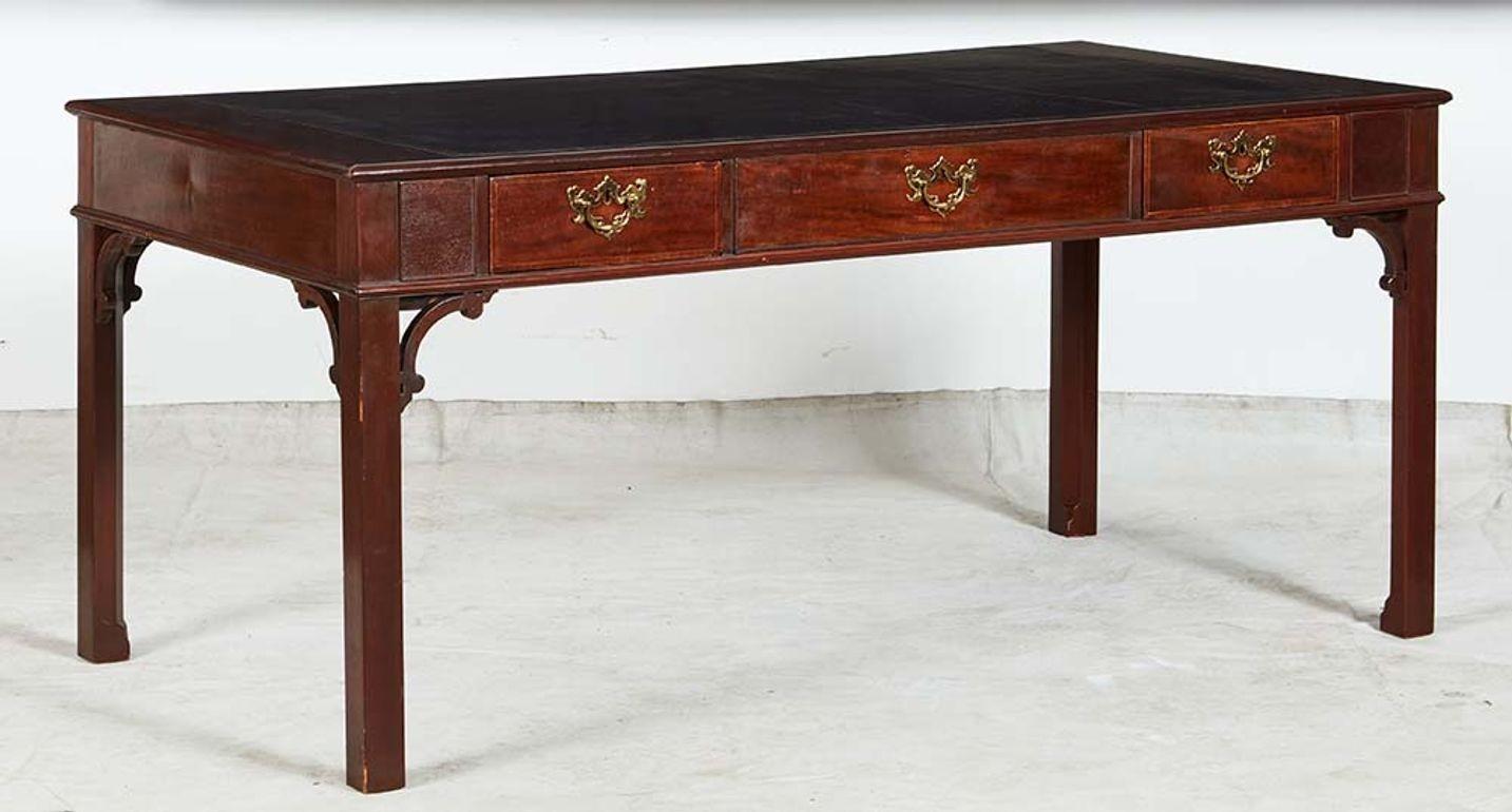 Table à écrire en acajou en vente 2