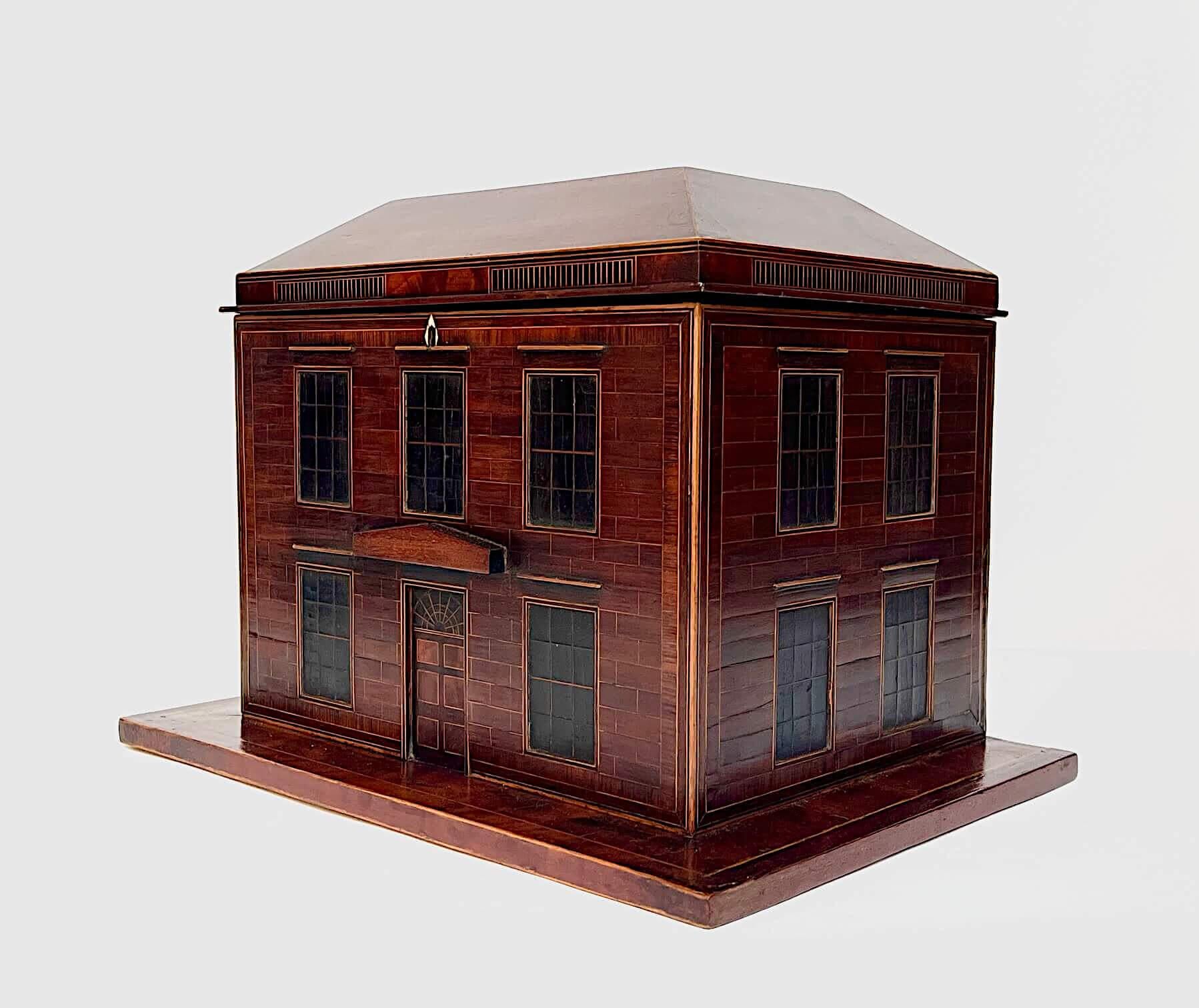 George III 'Mansion' Form Flaschenhalter oder Tisch Cellarette, um 1780 im Zustand „Gut“ im Angebot in Kinderhook, NY