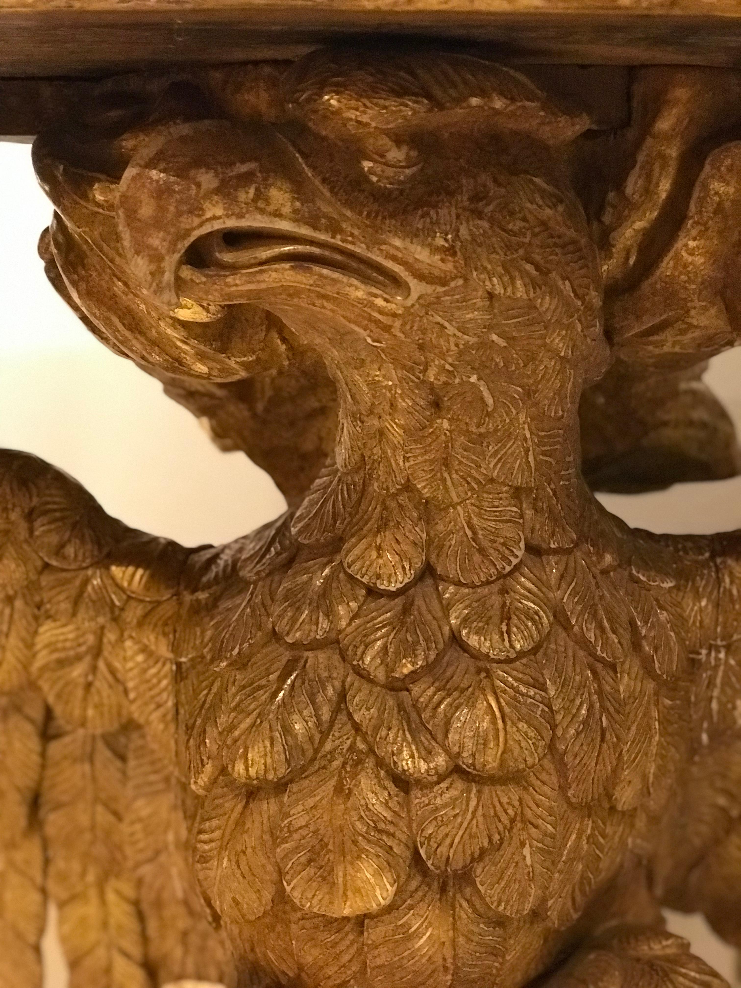 Anglais Table console George III avec base complexe en forme d'aigle sculpté en vente