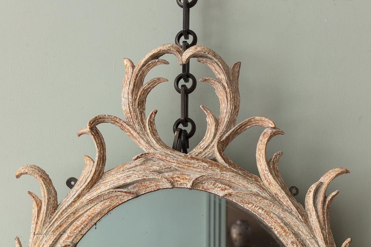 Miroir de George III à la manière de Linnell

Ce cadre sculpté de feuillages de palmier rigide, dont la partie supérieure est en forme et qui renferme une assiette ovale, suit de près les dessins de John Linnell, C.C.C., vers 1765. Soigneusement