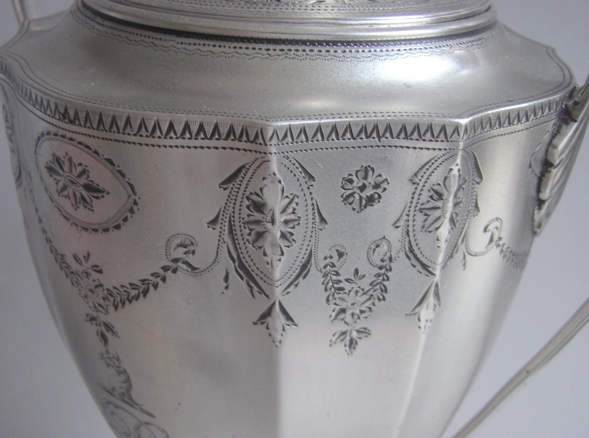 English George III Neo Classical Water or Tea Urn by Samuel Godbehere & Edward Wigan For Sale