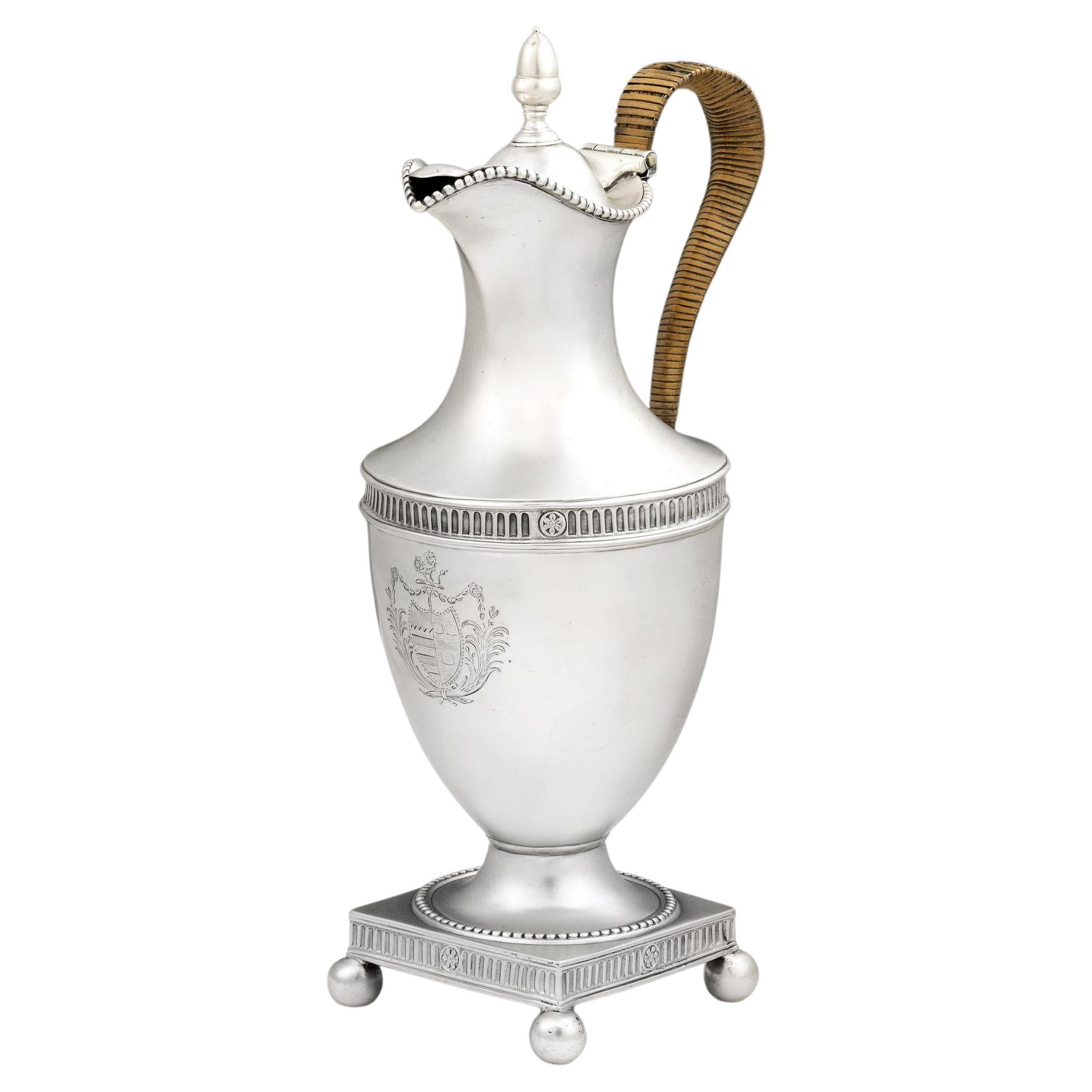 Jarro de vino neoclásico Jorge III de John Rowbotham & Co, Sheffield, 1774