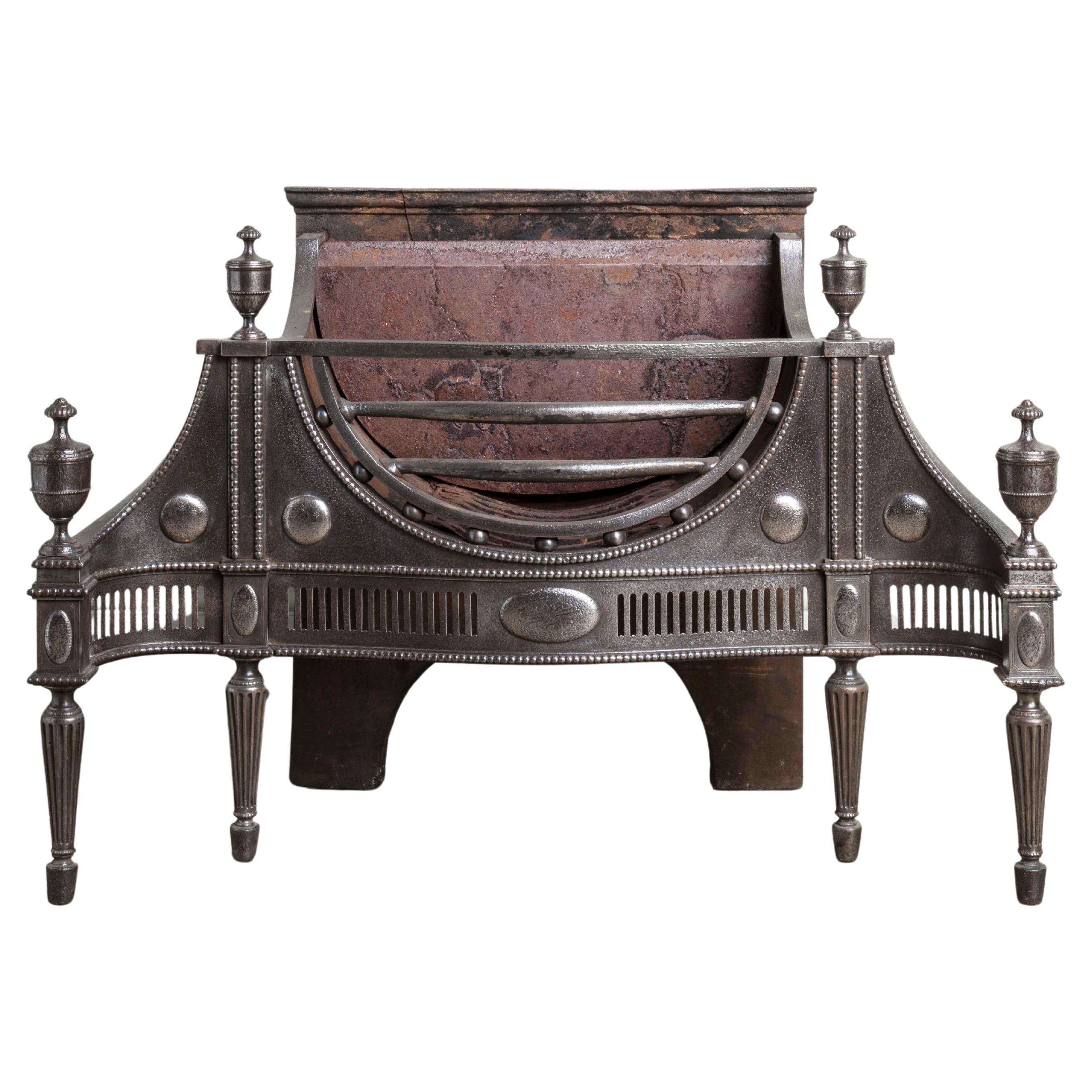 Neoklassizistischer Feuerkorb aus Gusseisen, Schmiedeeisen und poliertem Stahl im George-III-Stil, um 1770