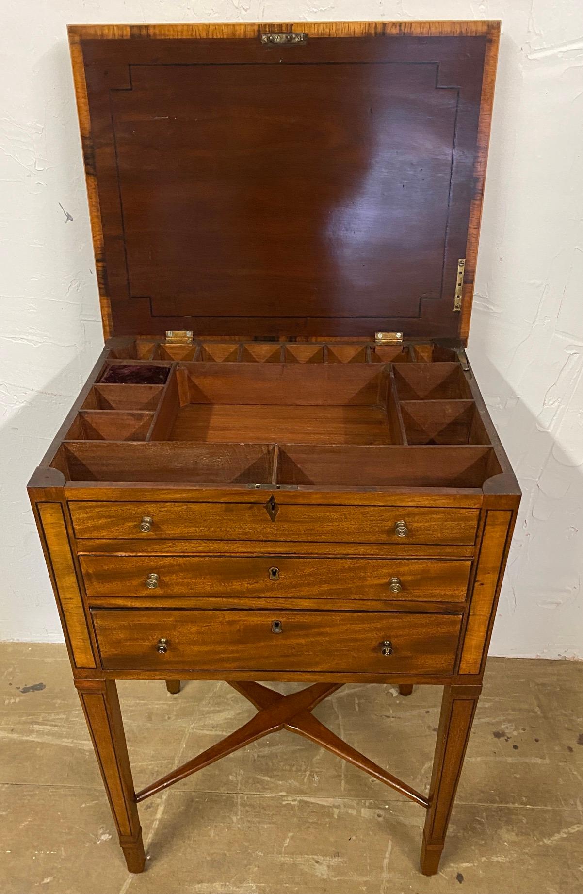 George III Night Table/Sewing Table c.1800 For Sale 5