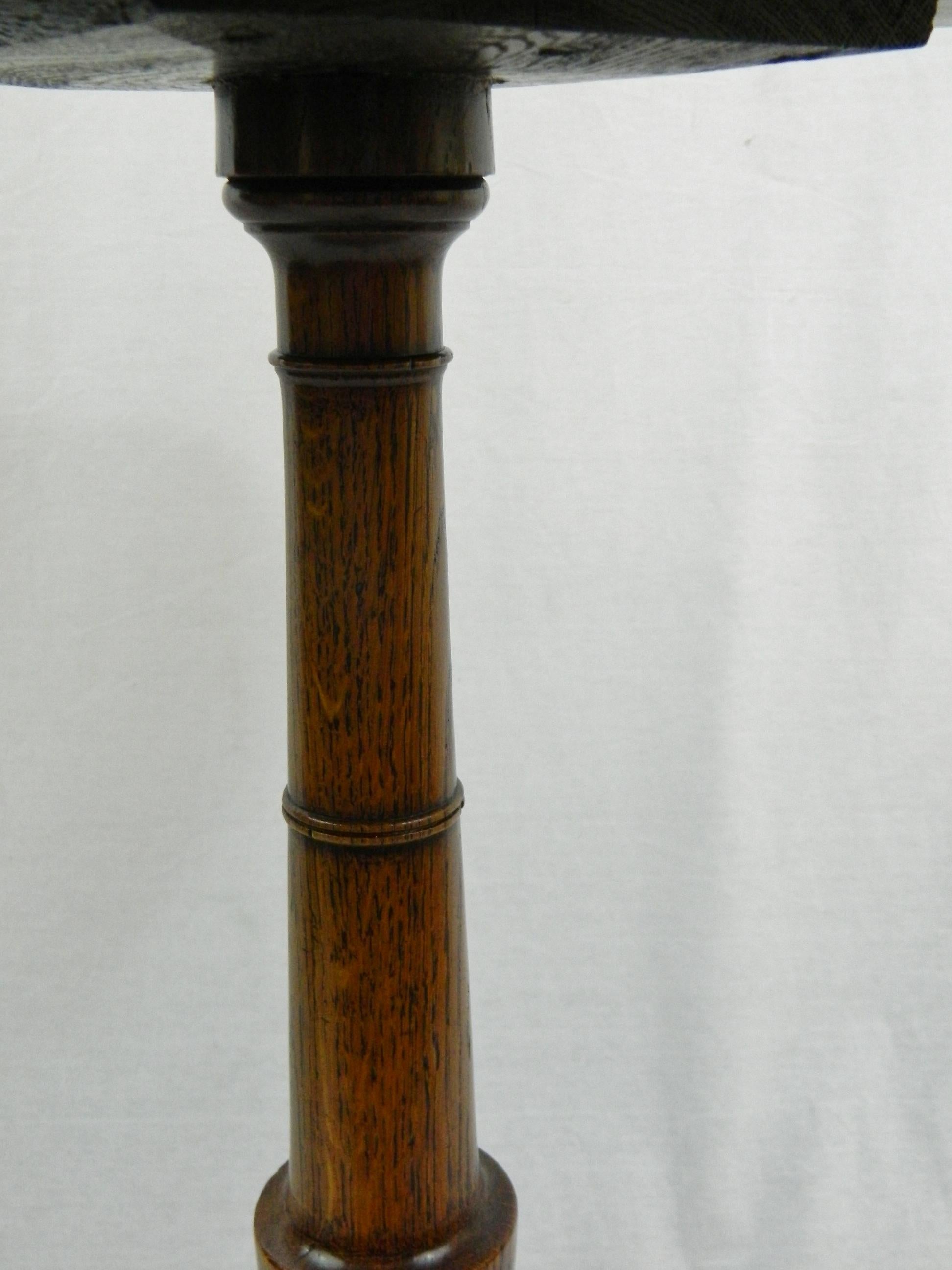 George III Oak Candle Stand, Late 18th Century In Good Condition In Savannah, GA
