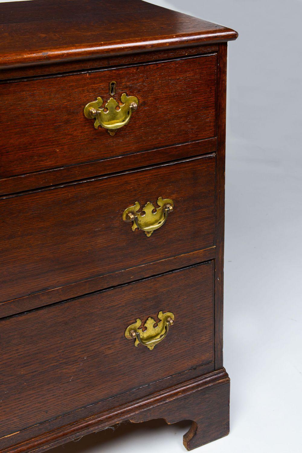 Mid-18th Century George III Oak Chest of Drawers For Sale
