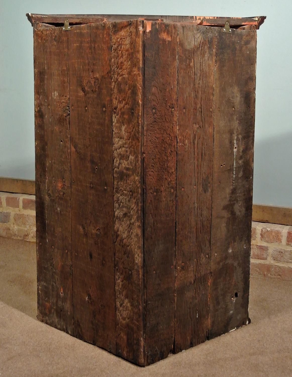 George III Oak Corner Wall Hanging Cabinet, circa 1780 im Zustand „Gut“ in Dallington, East Sussex