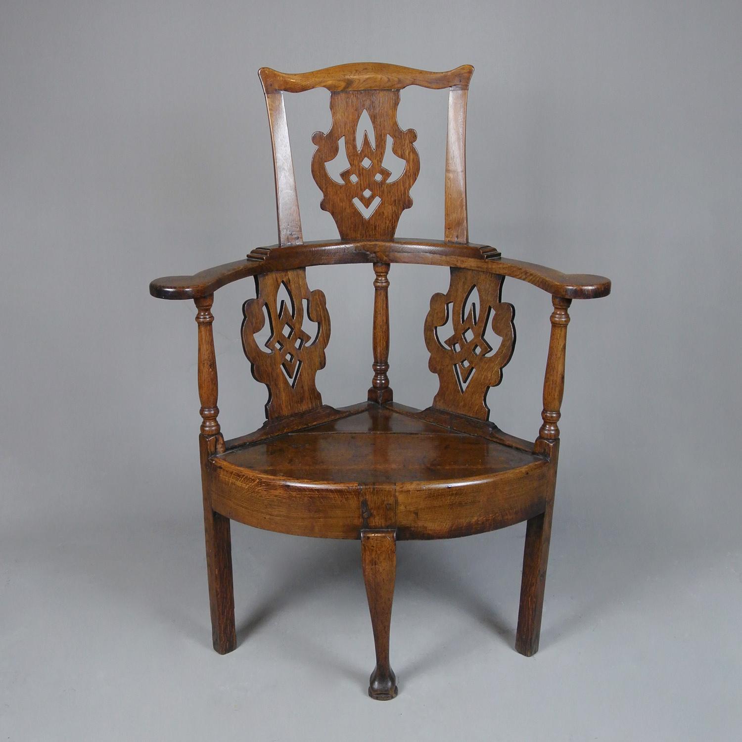 George III Oak Country Corner Chair with Excellent Colour, circa 1770 In Good Condition In Heathfield, GB