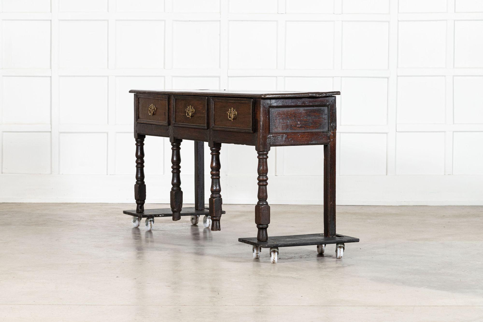 George III Eiche Kommode Basis (18. Jahrhundert und früher) im Angebot