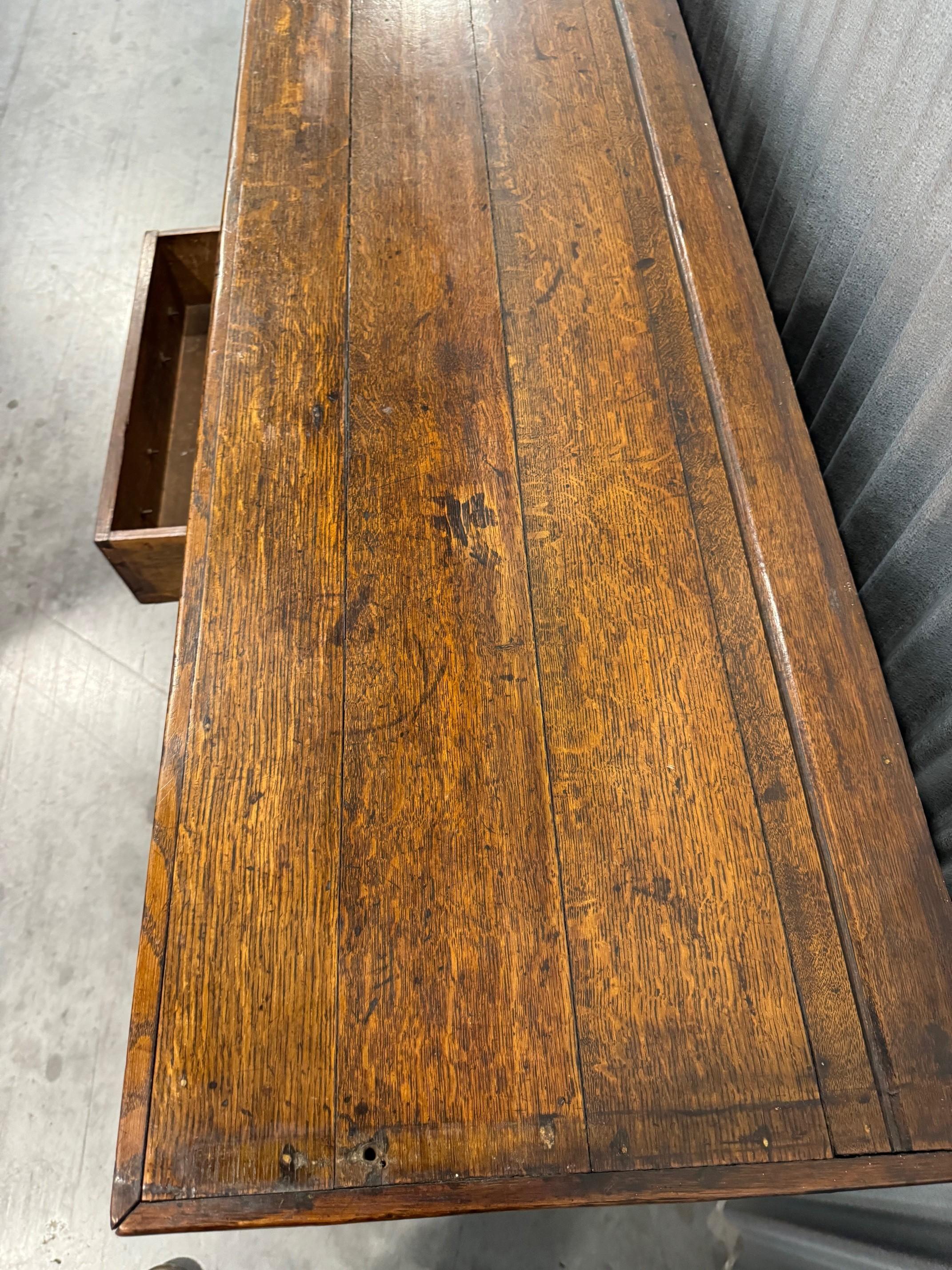 George III Oak  Dresser In Good Condition For Sale In Flower Mound, TX
