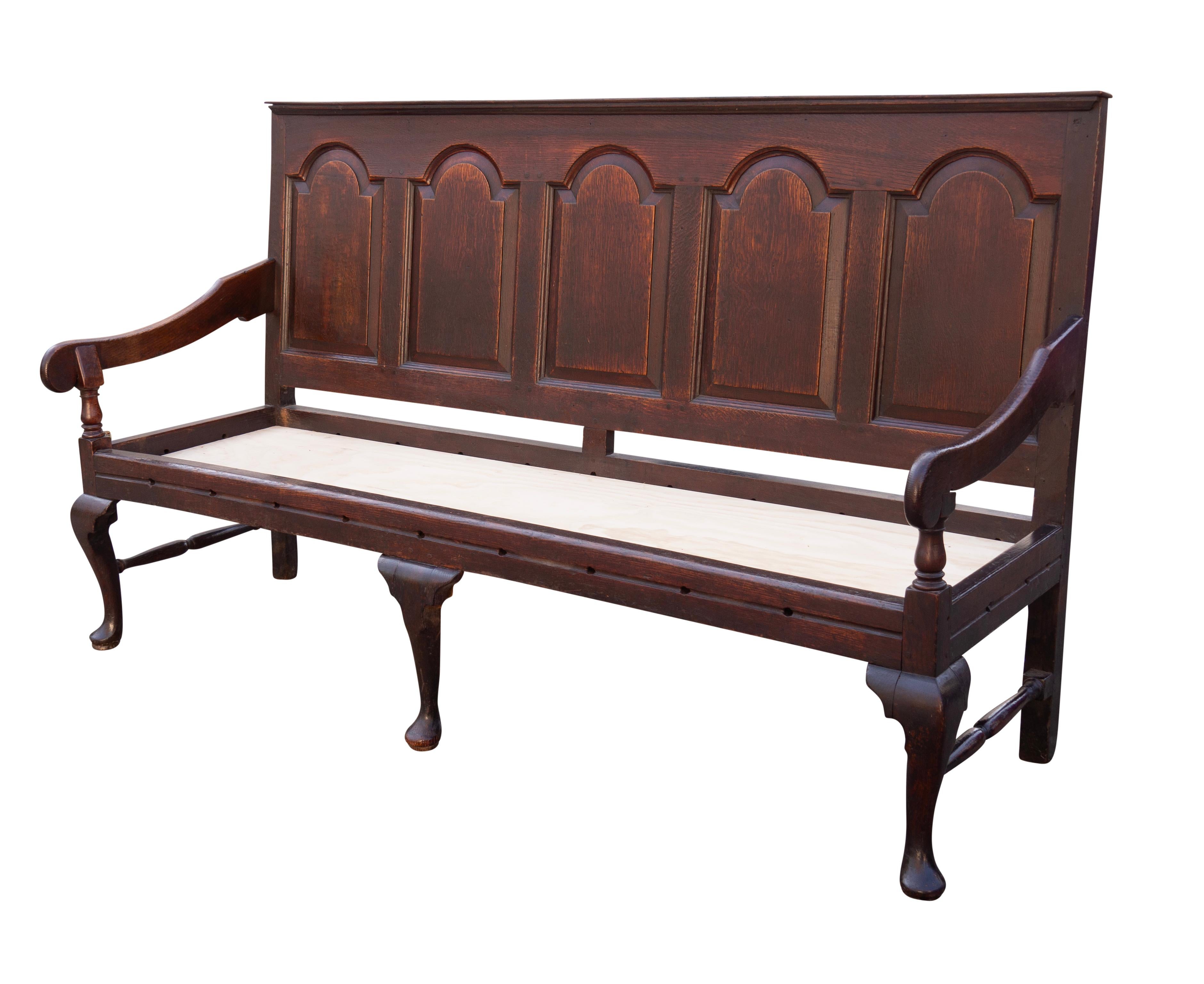 George III Oak Paneled Back Settle Bench In Good Condition For Sale In Essex, MA
