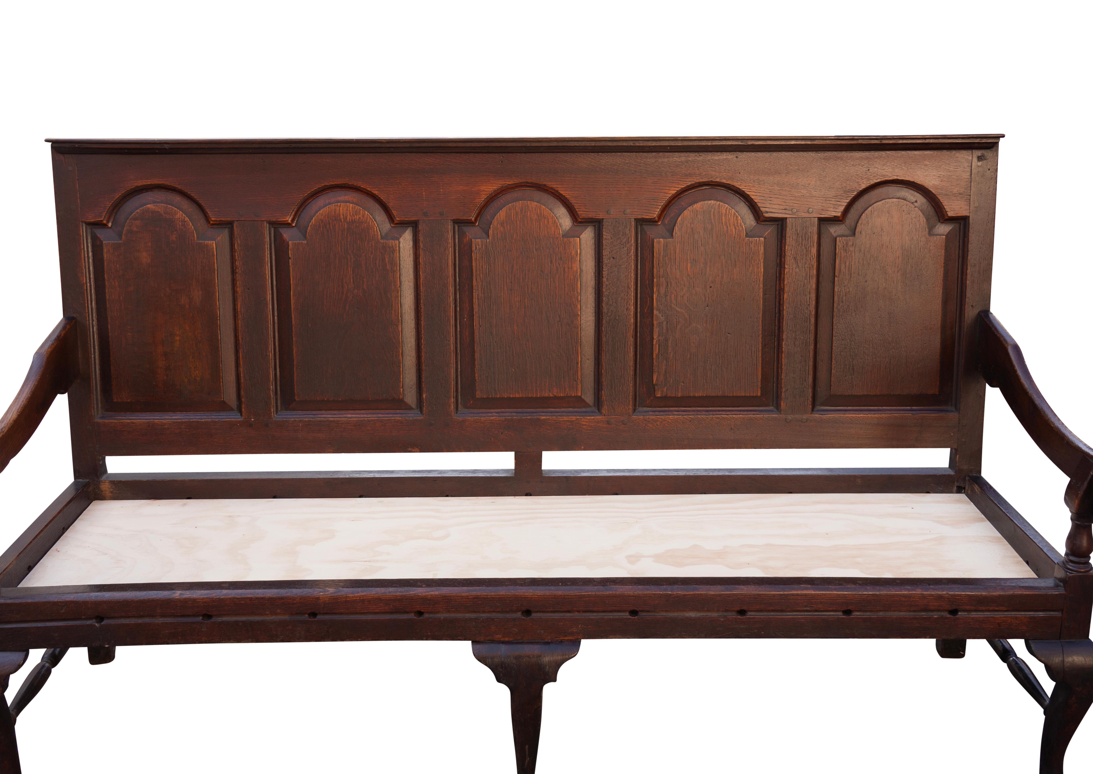 George III Oak Paneled Back Settle Bench (Mitte des 18. Jahrhunderts) im Angebot