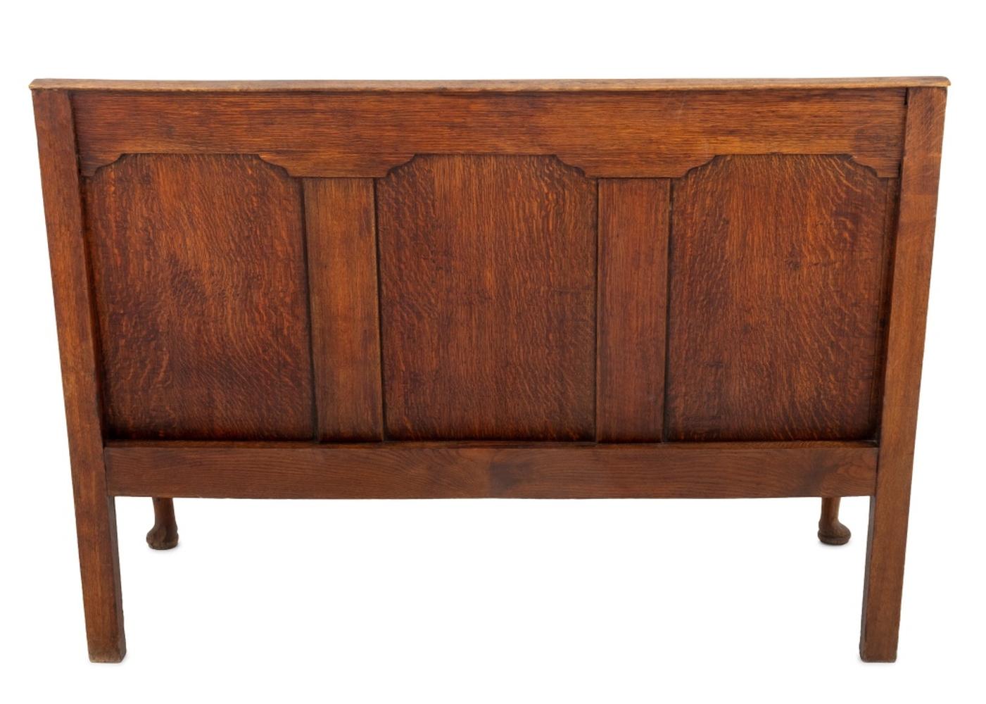 George III Oak Paneled Settee In Good Condition In Astoria, NY