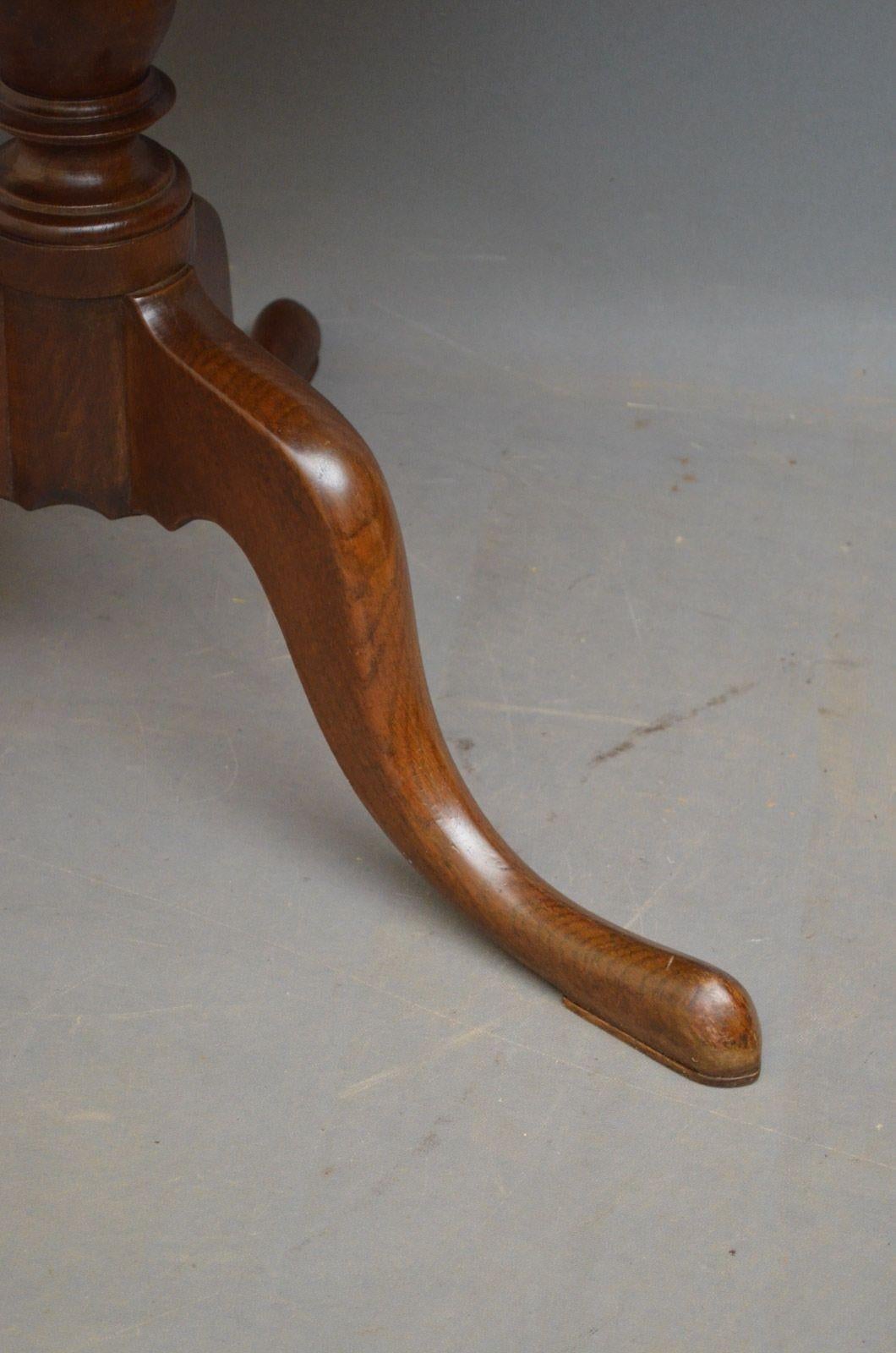 Table à plateau basculant en Oak George III en vente 2