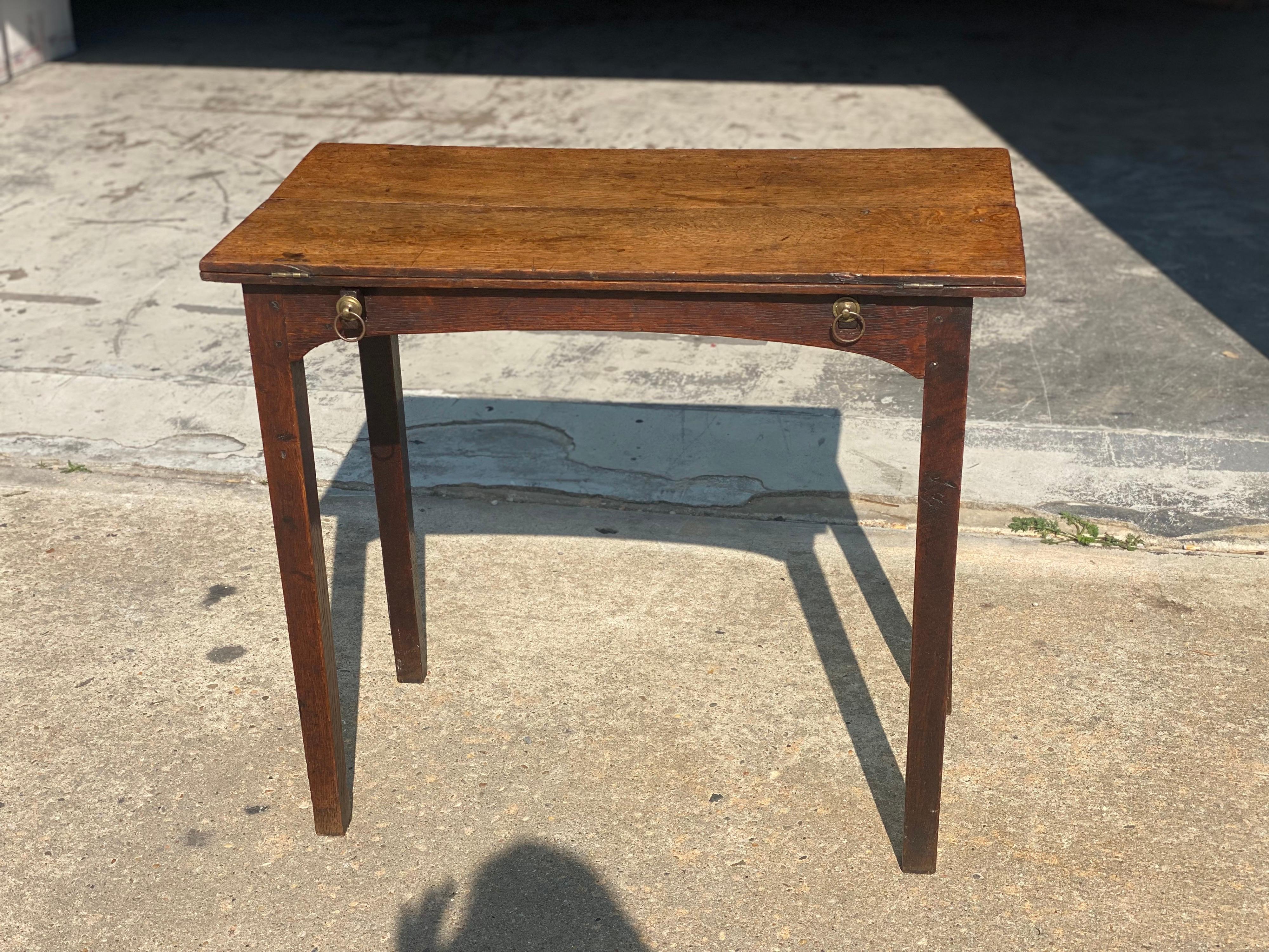 George III Oak Writing Table, 18th Century In Good Condition In Southampton, NY