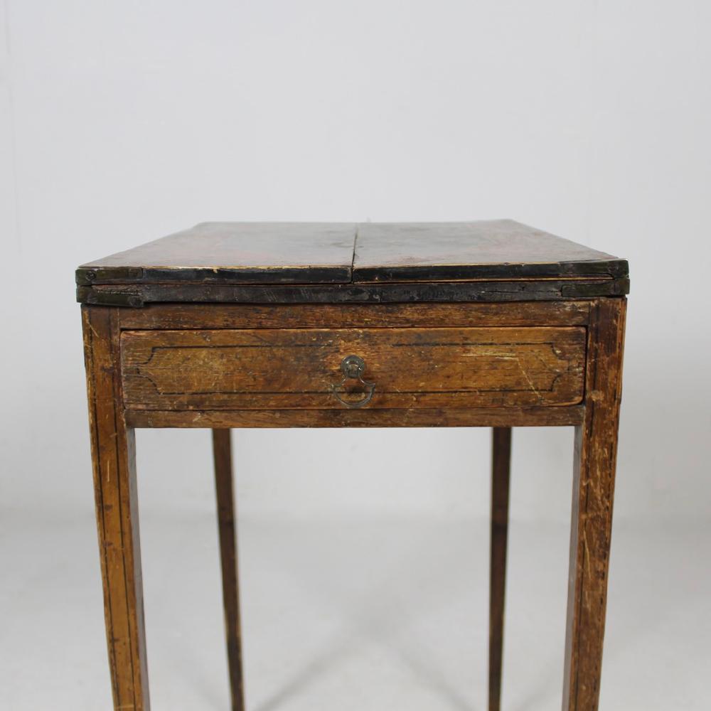 George III Original Painted Pine Occasional / Card Table In Good Condition In Shustoke, GB