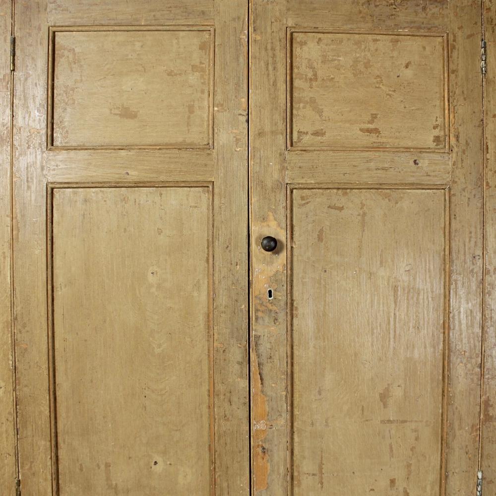 George III Original Painted Pine Press / Kitchen Cupboard In Good Condition In Shustoke, GB