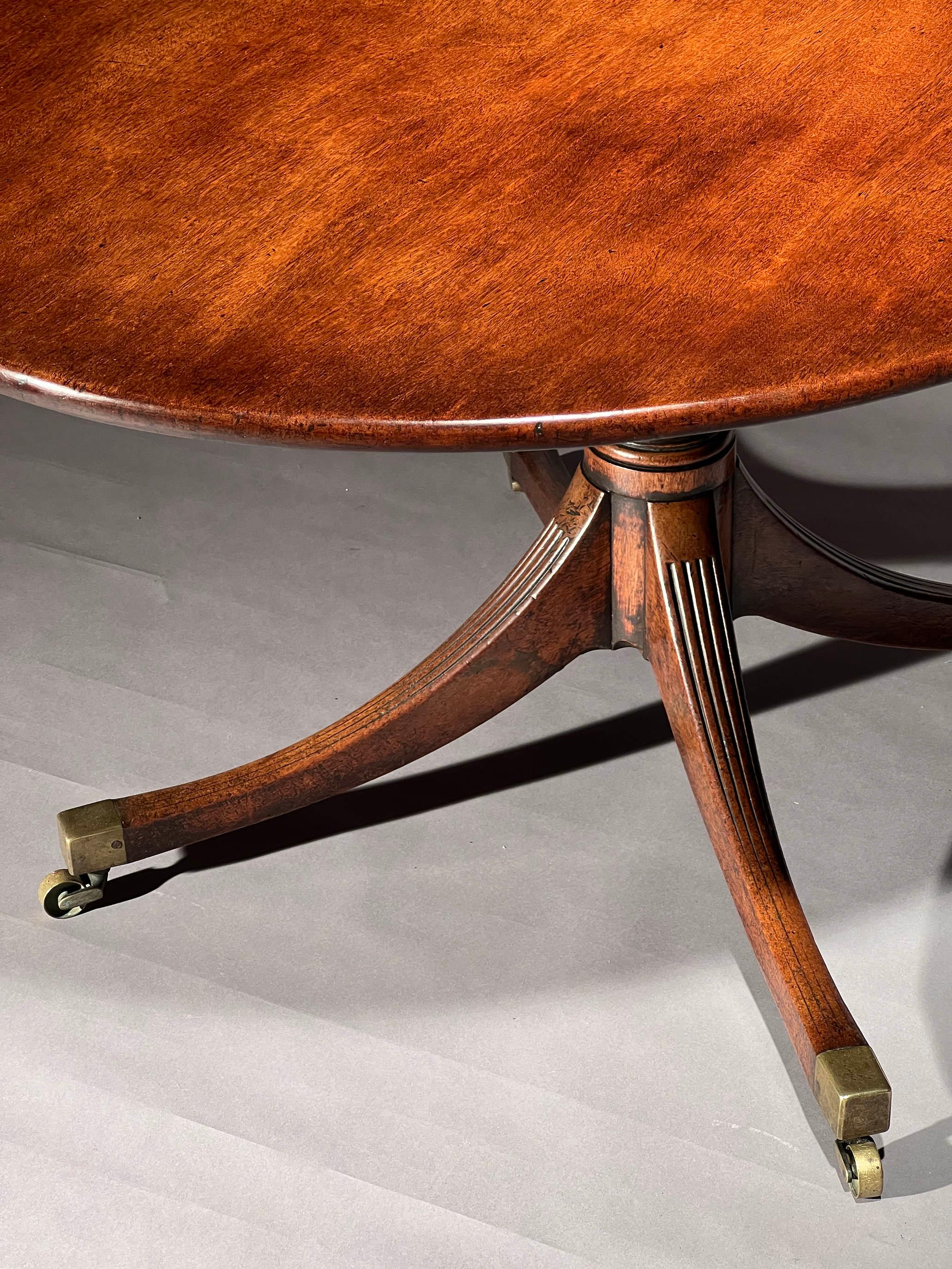 George III Oval Dining Table for 4 or Centre Table, circa 1790 2