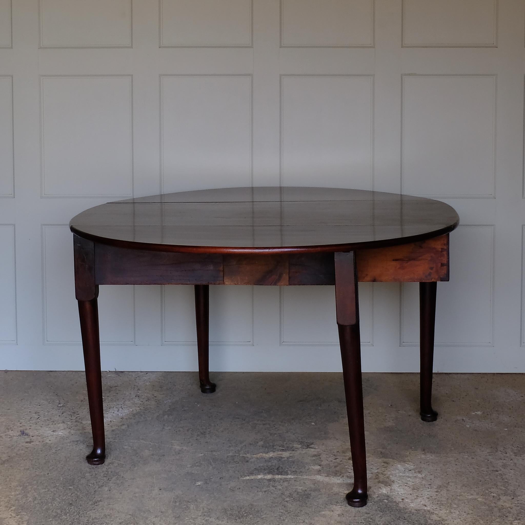 George III Oval Drop Leaf Table In Good Condition For Sale In Kettering, GB