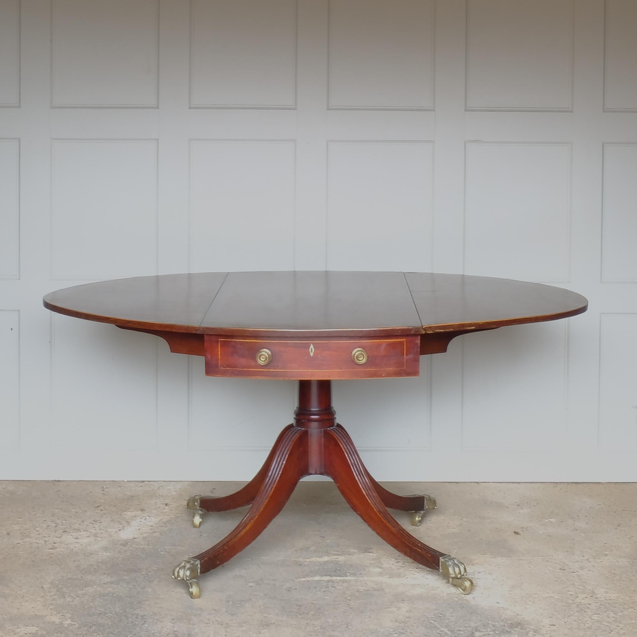 British George III Oval Pembroke Table For Sale