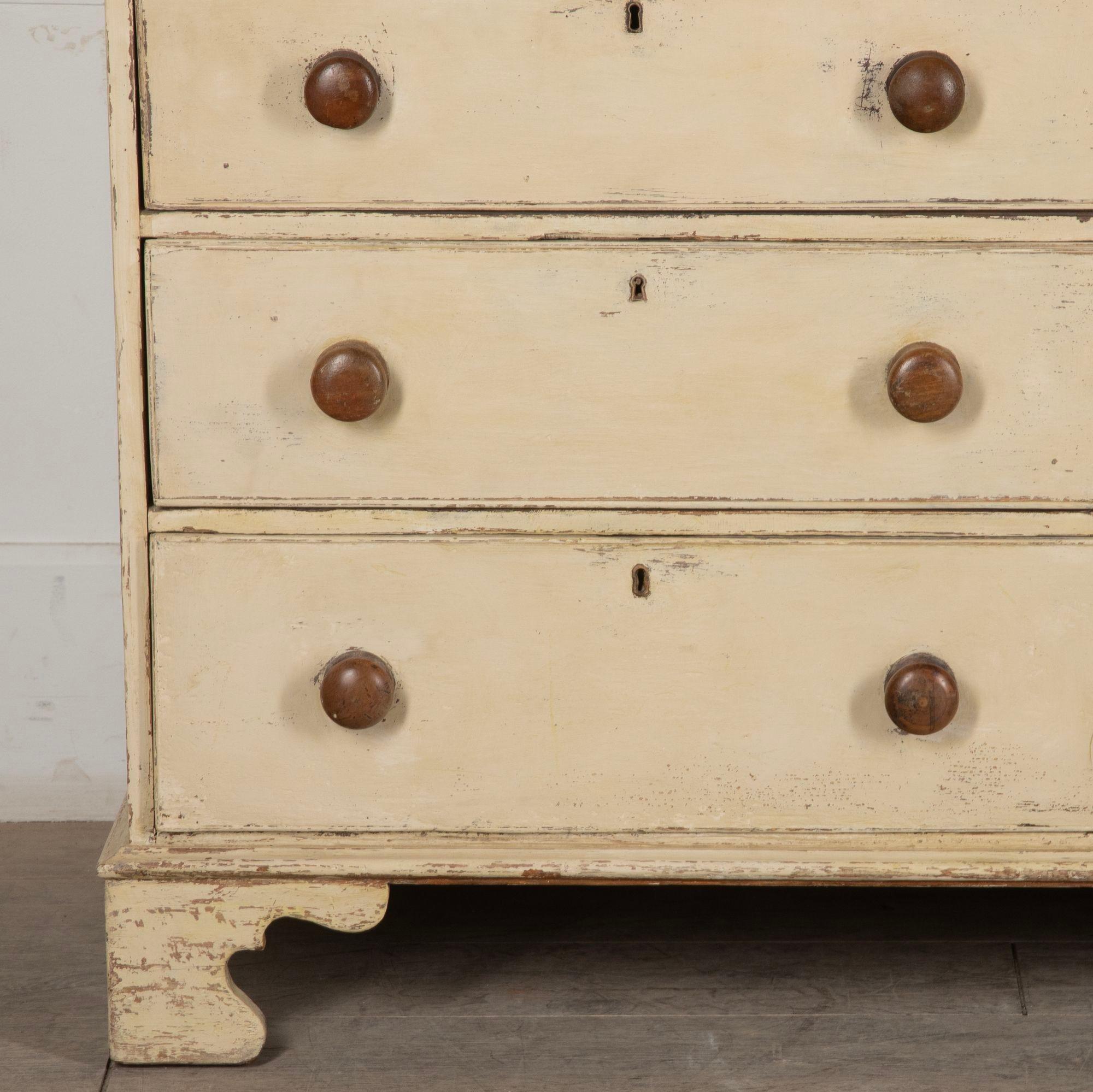 George III Painted Pine Housekeepers Cupboard In Good Condition For Sale In Gloucestershire, GB