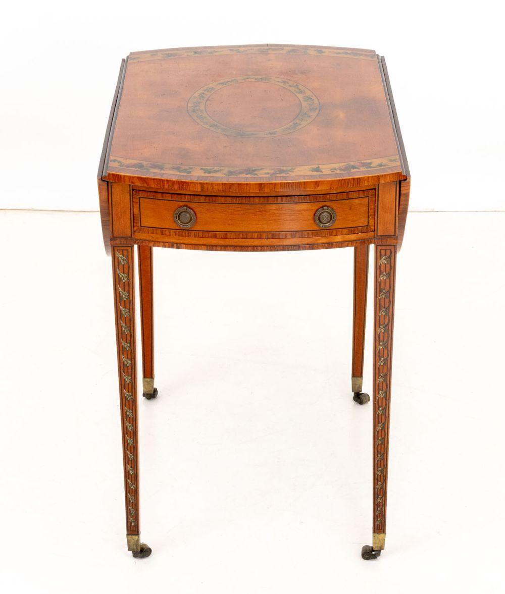 Britannique George III Painted Satinwood Pembroke Table en vente