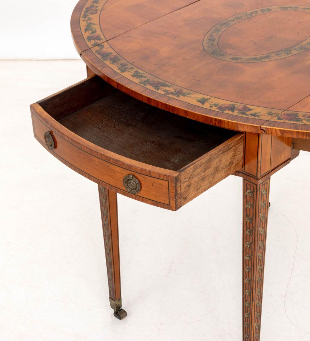 George III Painted Satinwood Pembroke Table Bon état - En vente à Astoria, NY