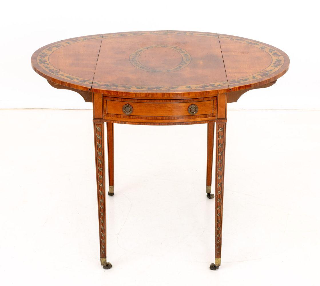 XIXe siècle George III Painted Satinwood Pembroke Table en vente