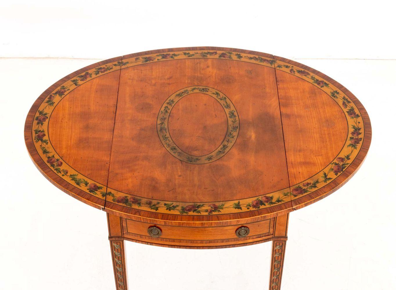 Laiton George III Painted Satinwood Pembroke Table en vente