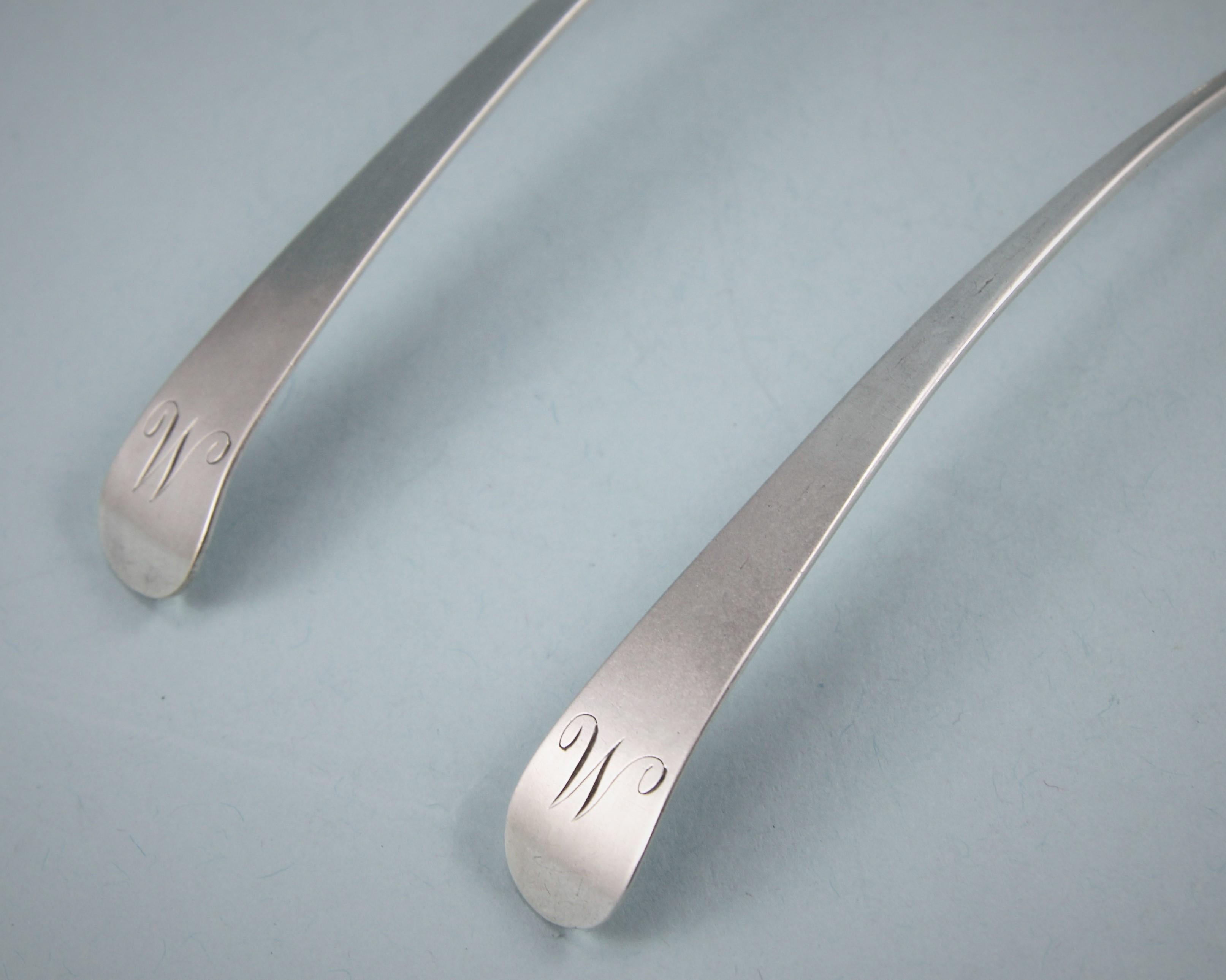 George III Pair of Sterling Silver Scottish Lipped Ladles, Edinburgh, circa 1810 In Good Condition For Sale In London, GB