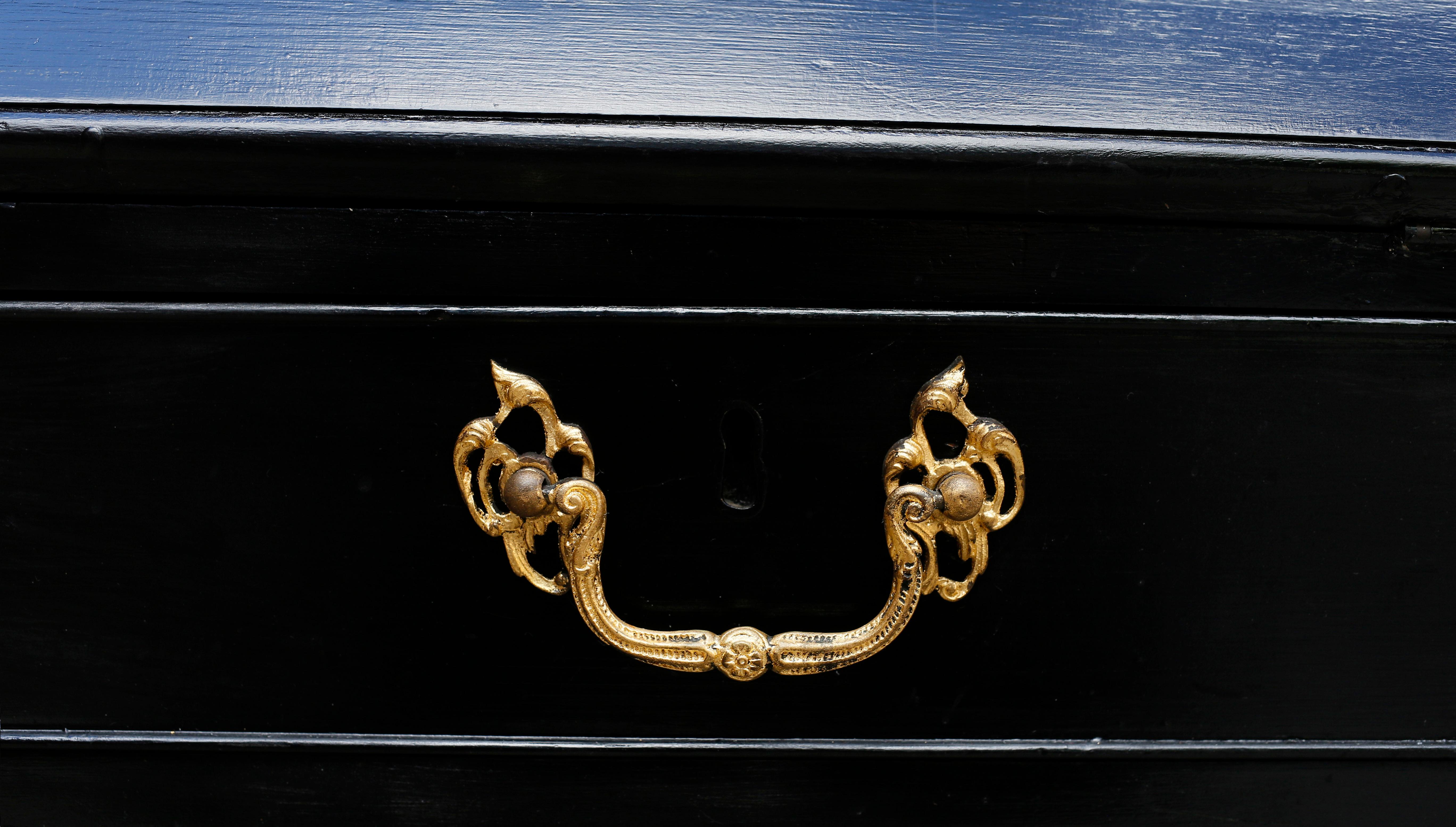 George III Parcel-Gilt Secretary Bookcase with Provenance In Good Condition In Brooklyn, NY