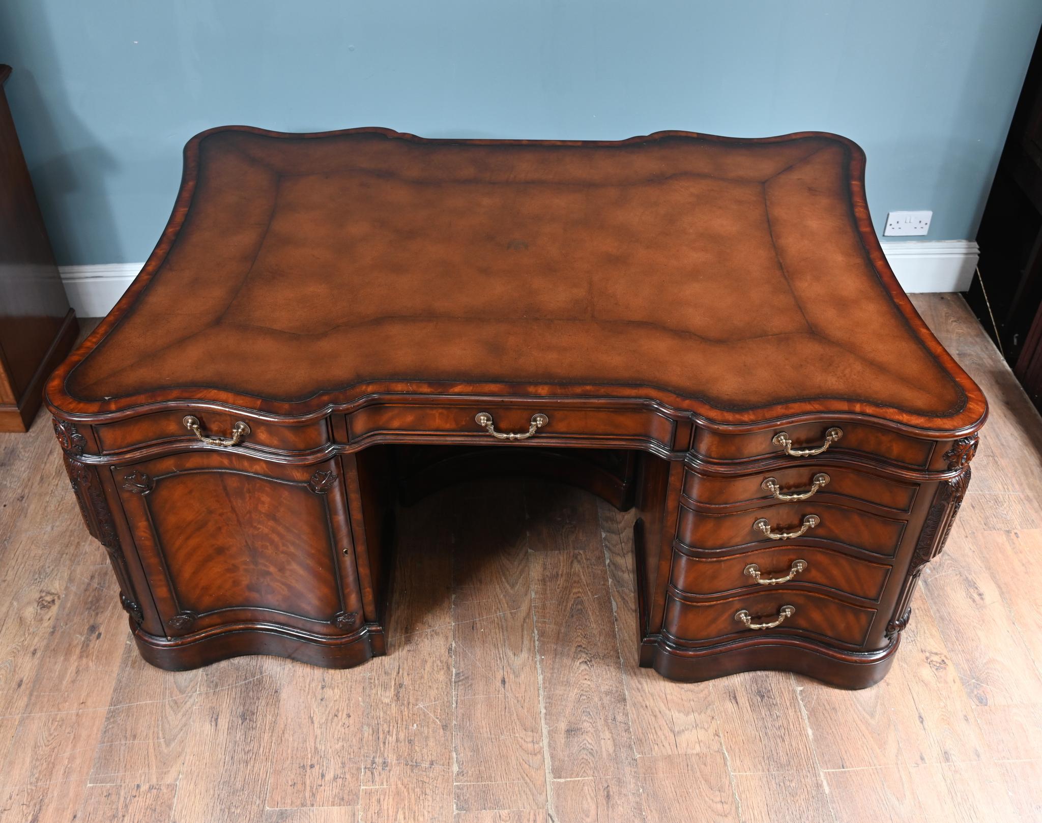 George III Partners Desk Serpentine Althorp House in vendita 4