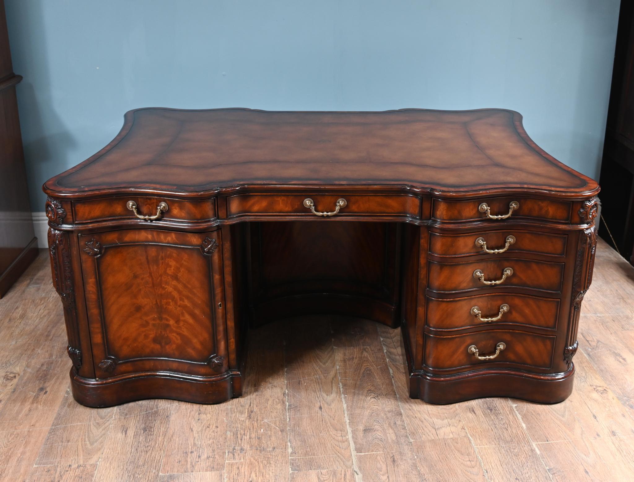 George III Partners Desk Serpentine Althorp House in vendita 5