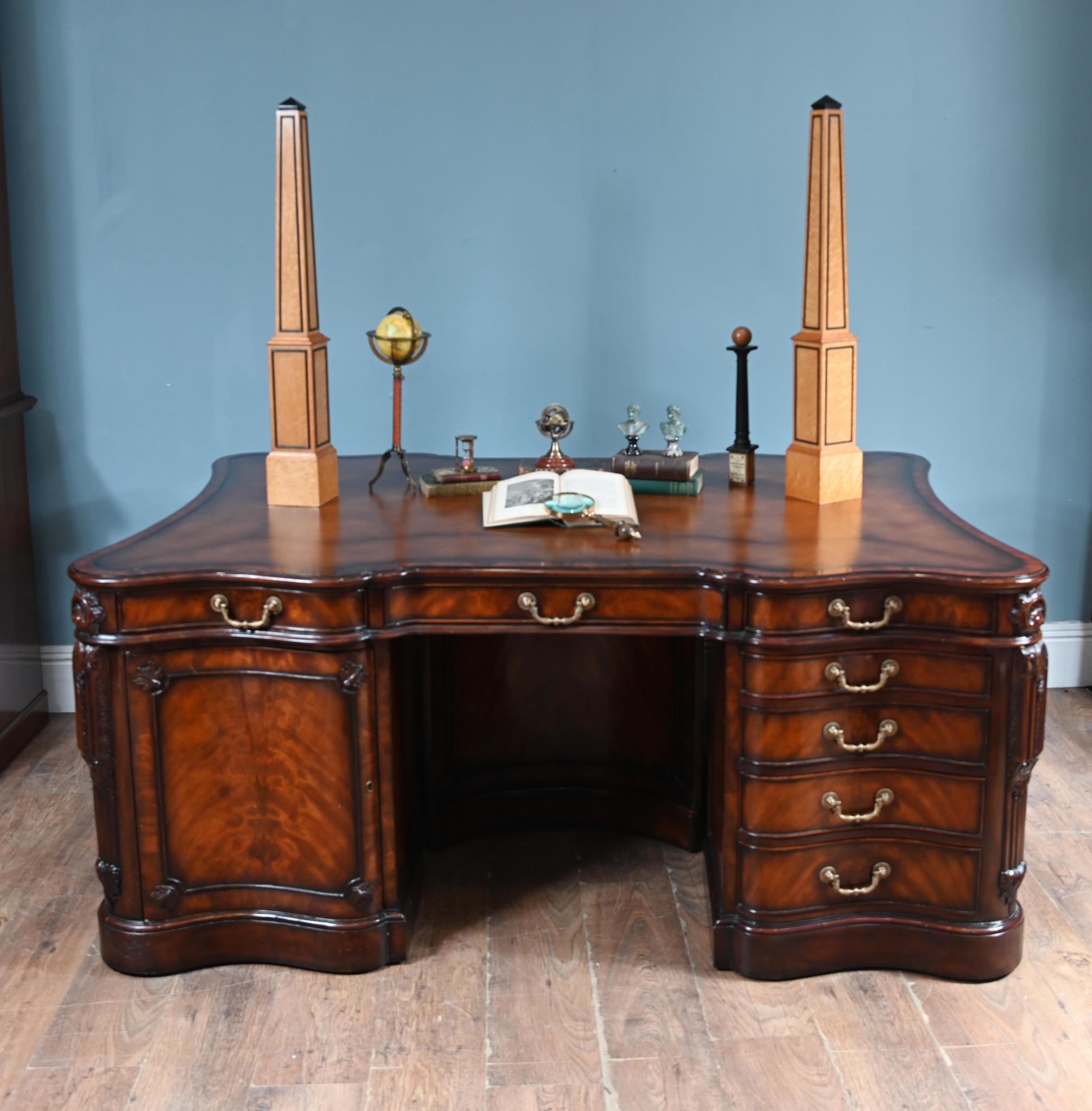George III Partners Desk Serpentine Althorp House in vendita 7
