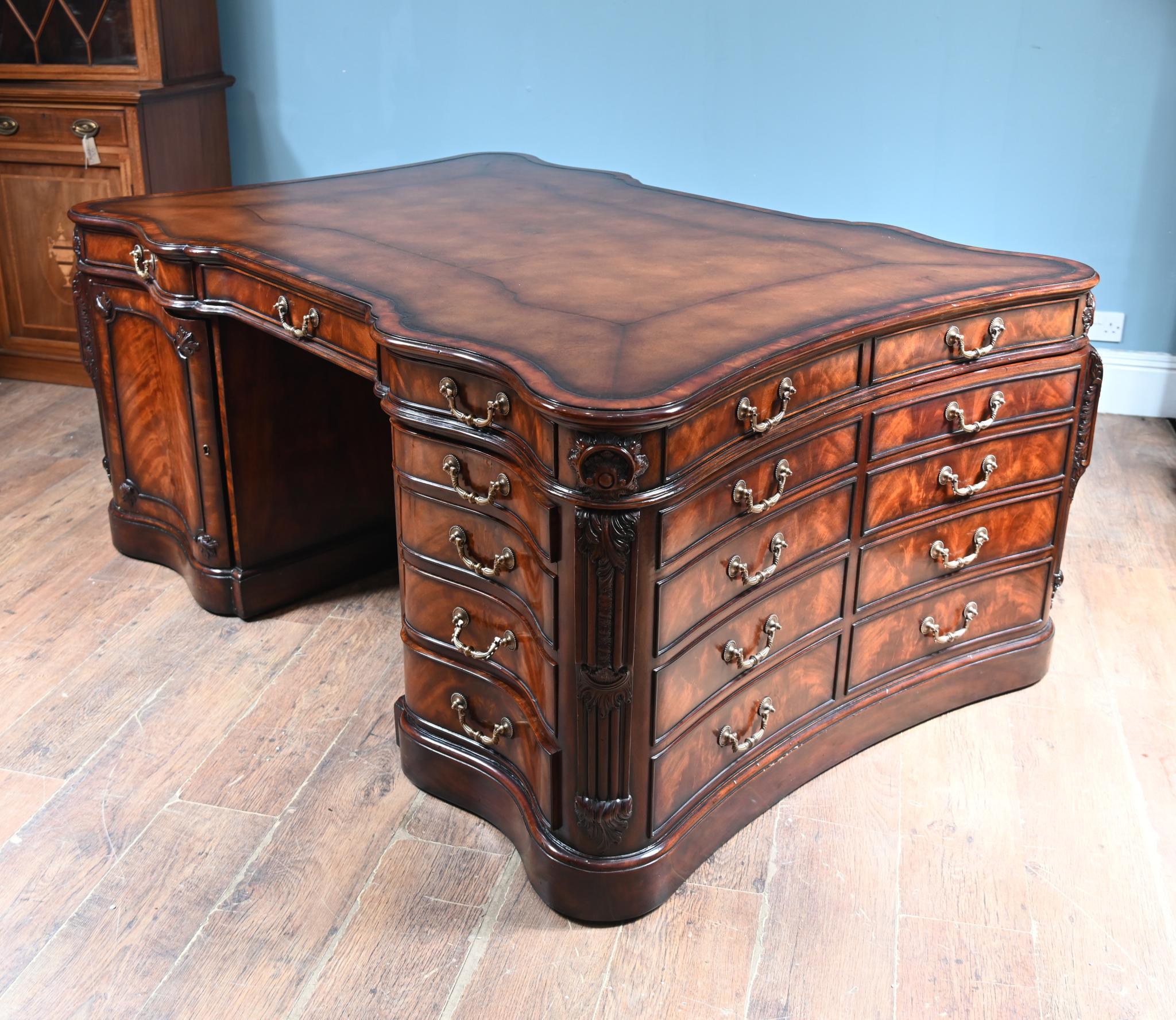 Chippendale George III Partners Desk Serpentine Althorp House in vendita