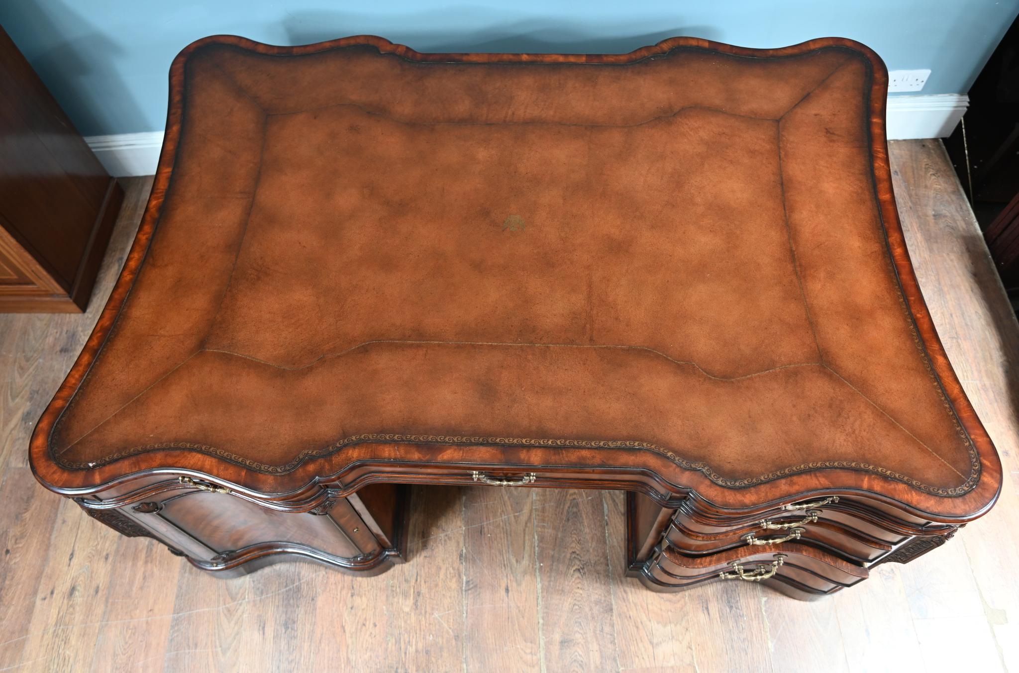 George III Partners Desk Serpentine Althorp House In condizioni buone in vendita a Potters Bar, GB