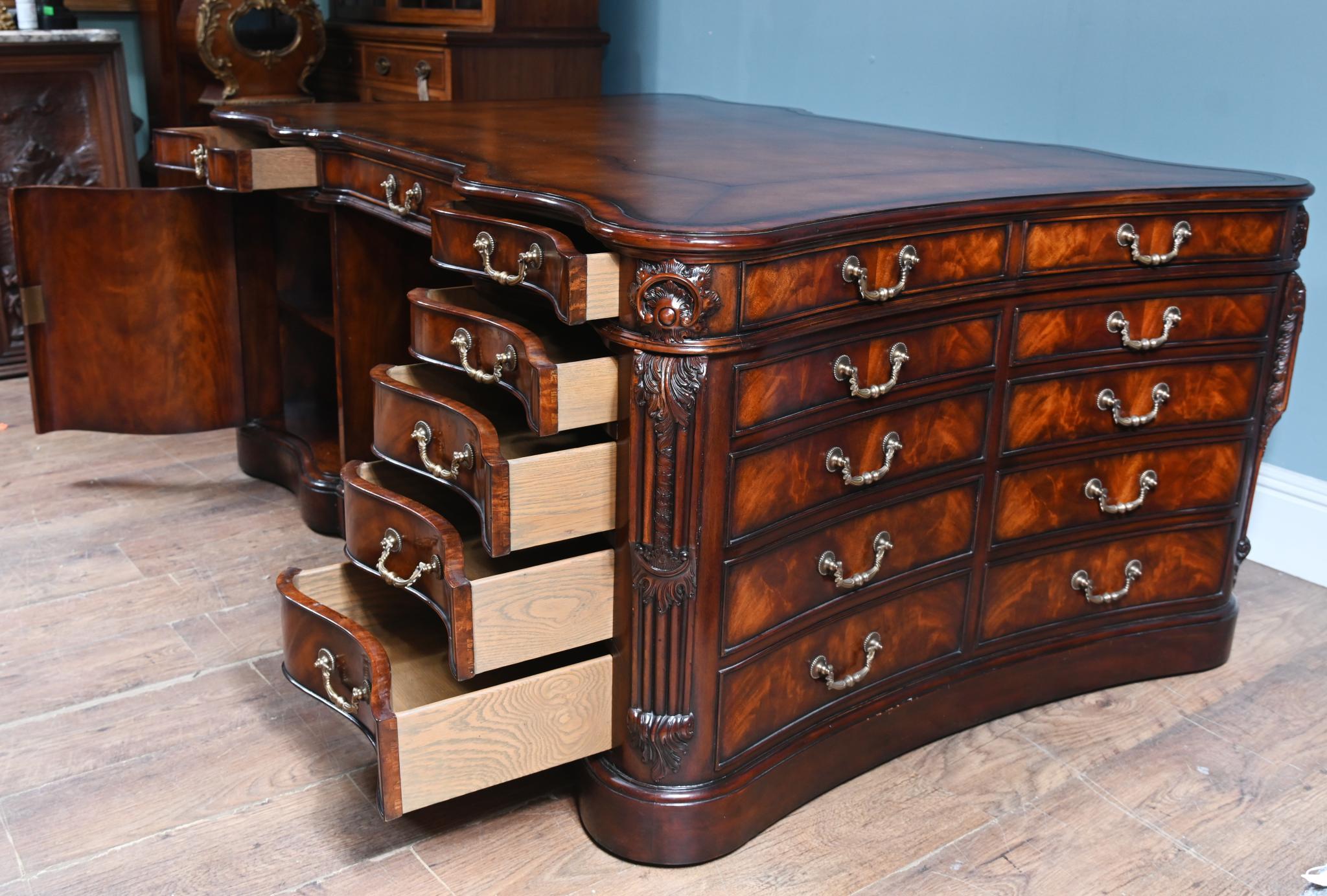 Fine XX secolo George III Partners Desk Serpentine Althorp House in vendita